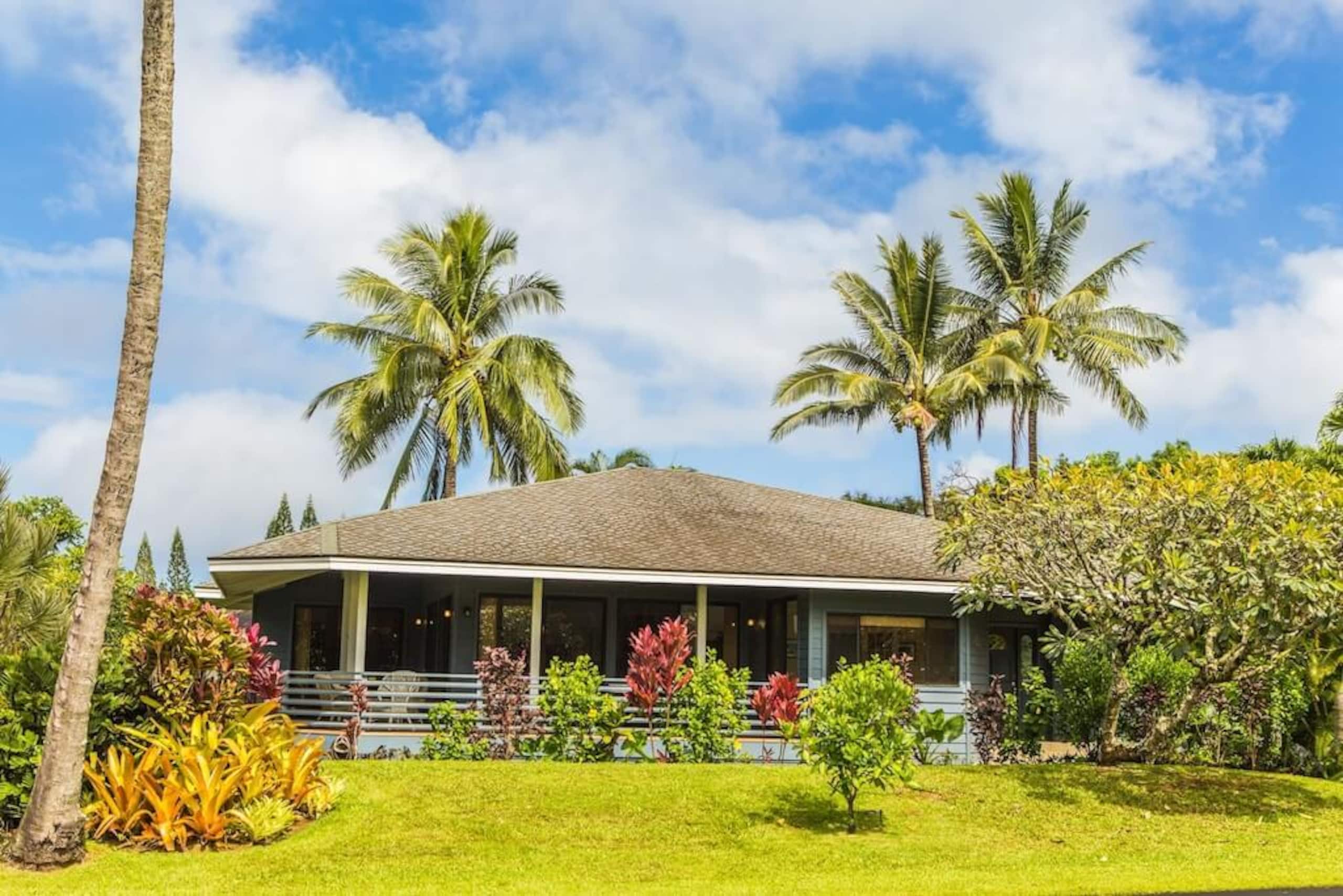 A/C Elegant Single Story Plantation Home - Photo 32