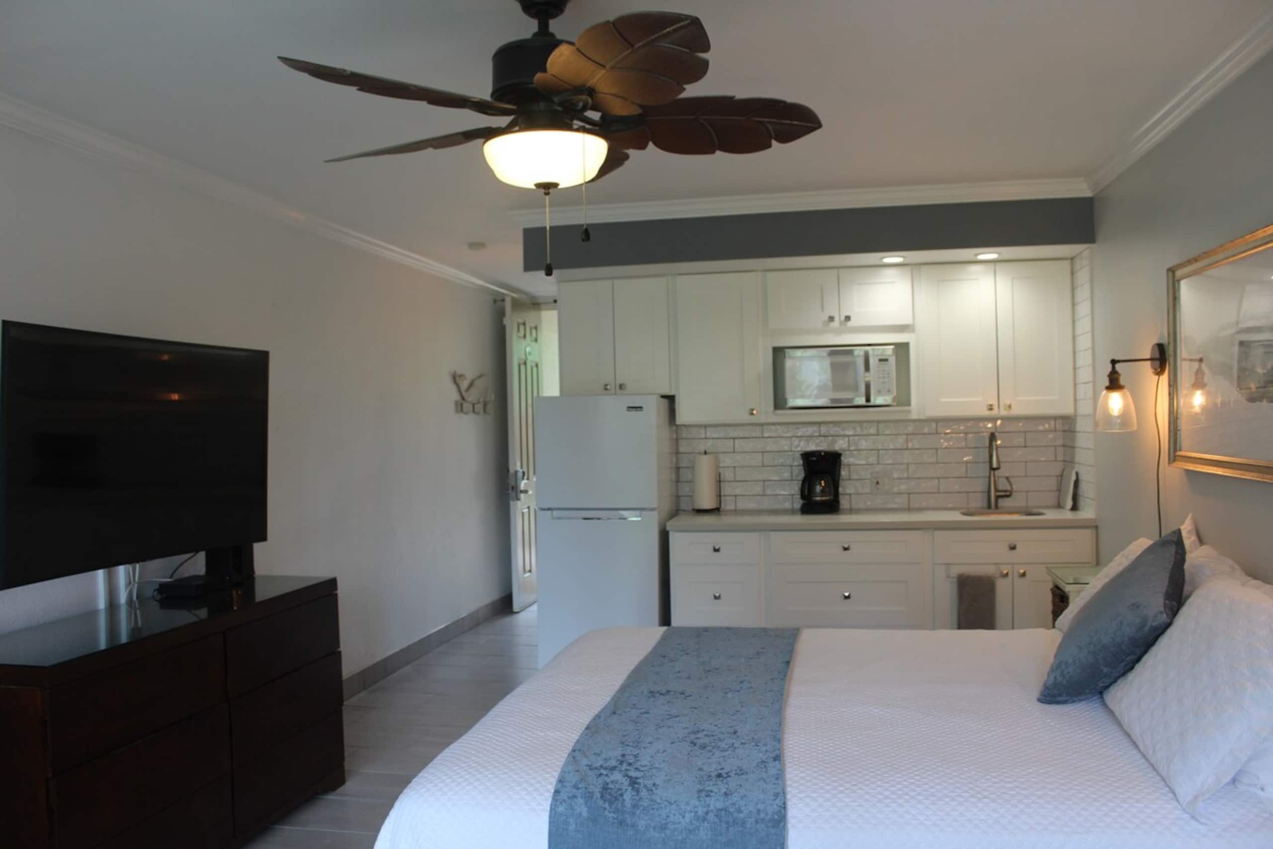 Beachfront, Steps to the Surf, AC, Wfi, Pool, 158 - Photo 3
