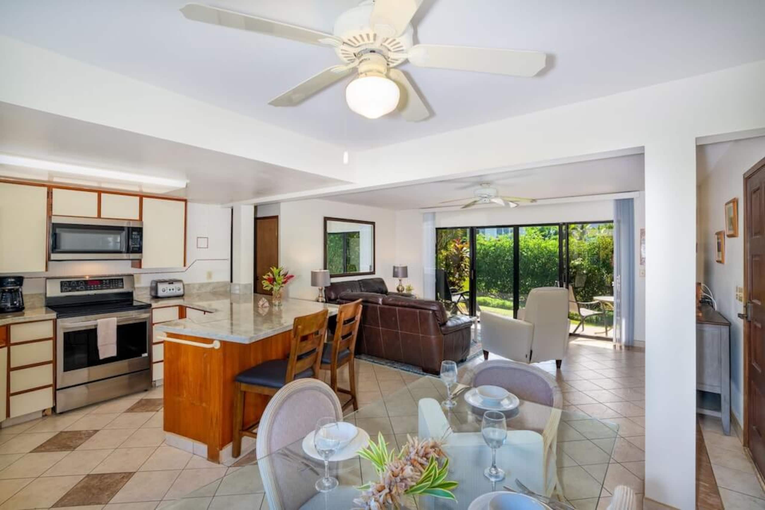 Great Value First Floor Heated Pool, Grills - Photo 17