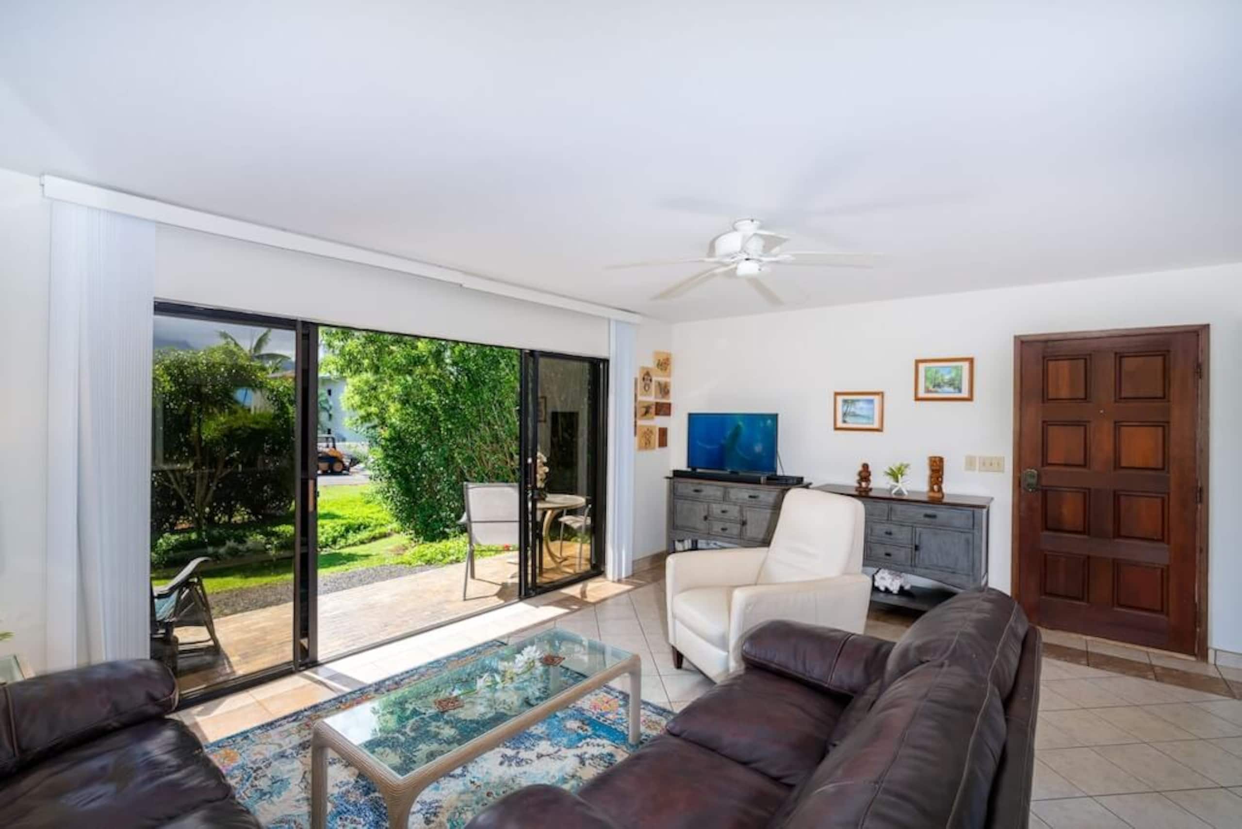 Great Value First Floor Heated Pool, Grills - Photo 4