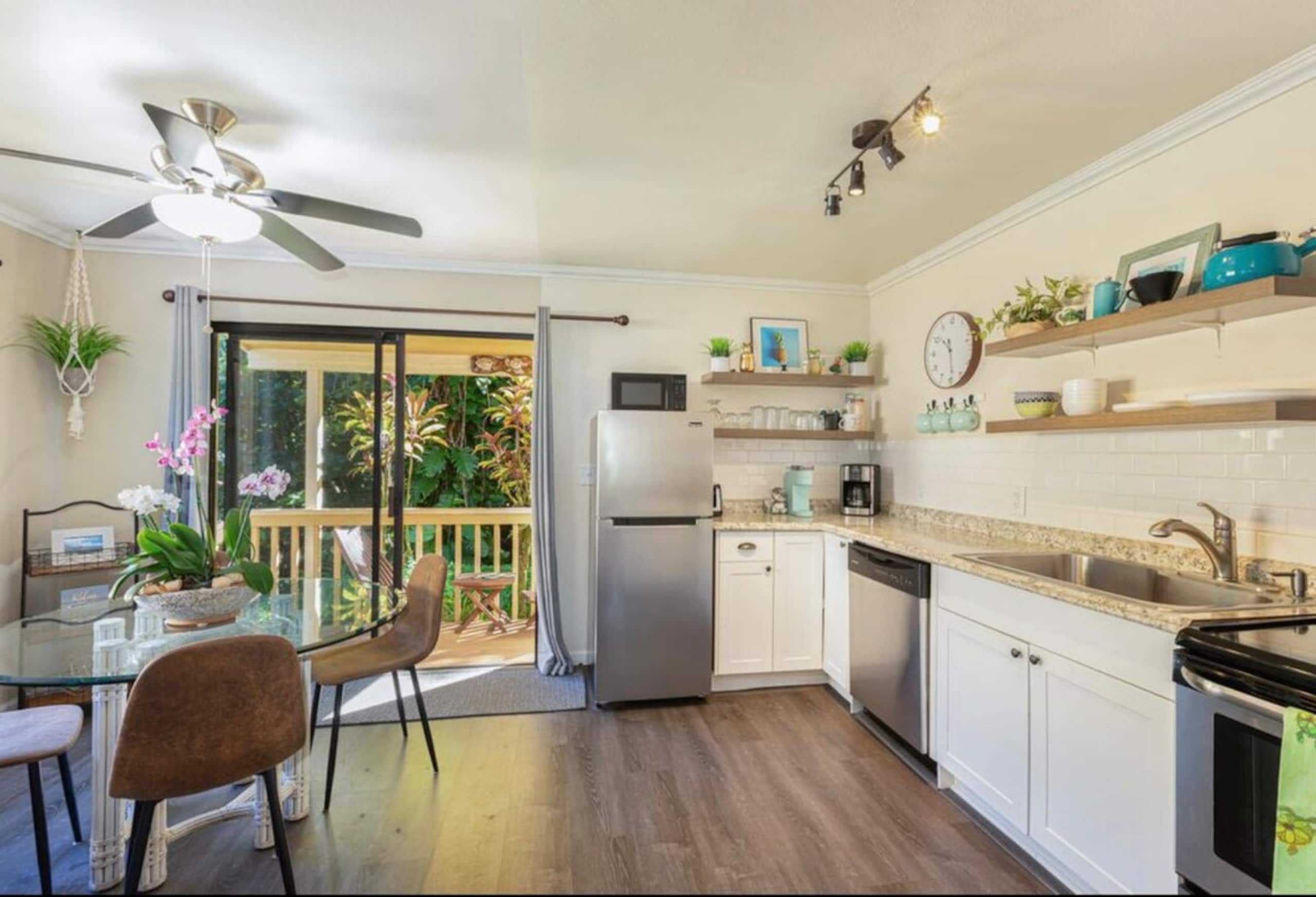 Hidden Gem! A Honu World Close to Hanalei Bay! AC! - Photo 2