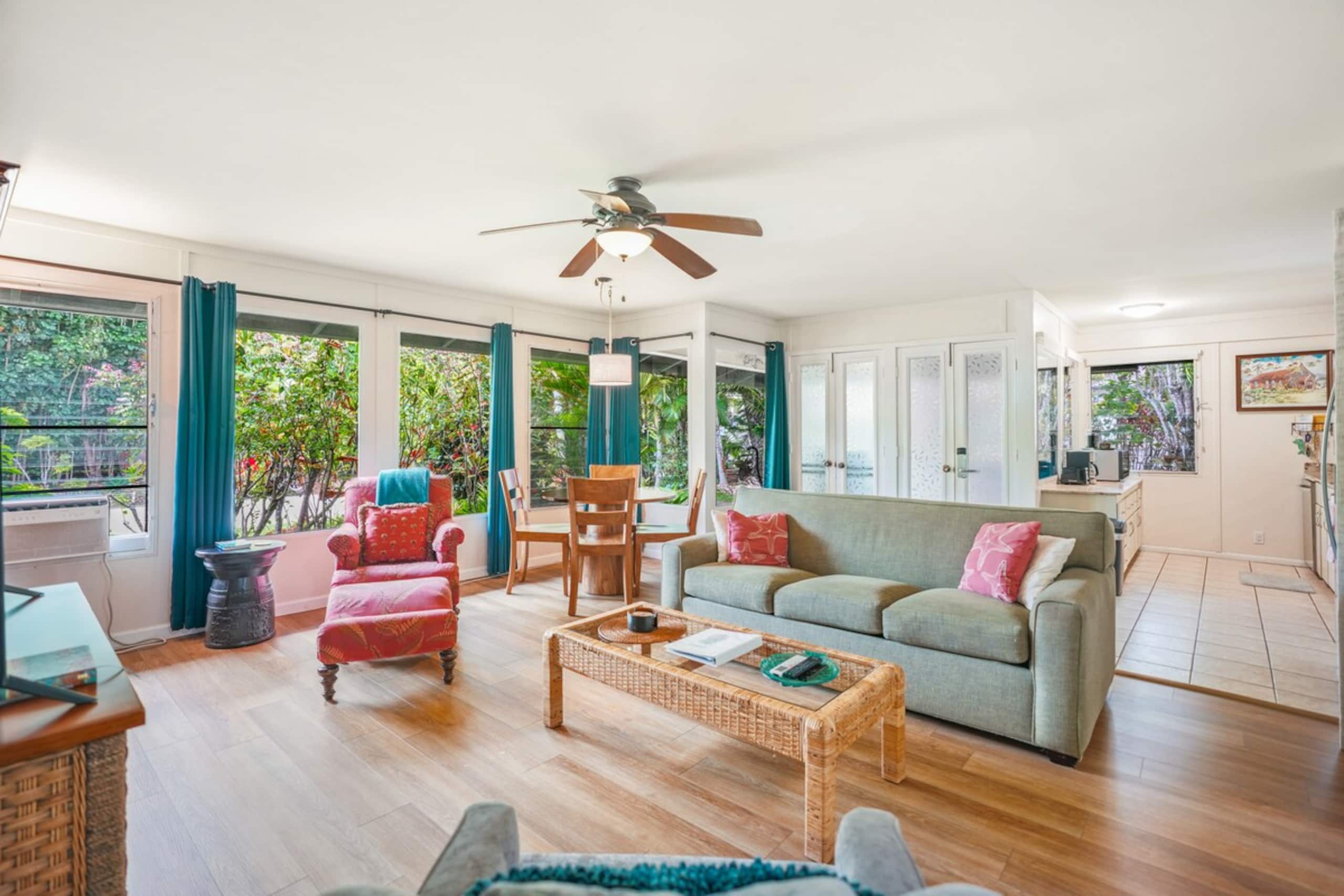 Ground level condo near the pool - Photo 4