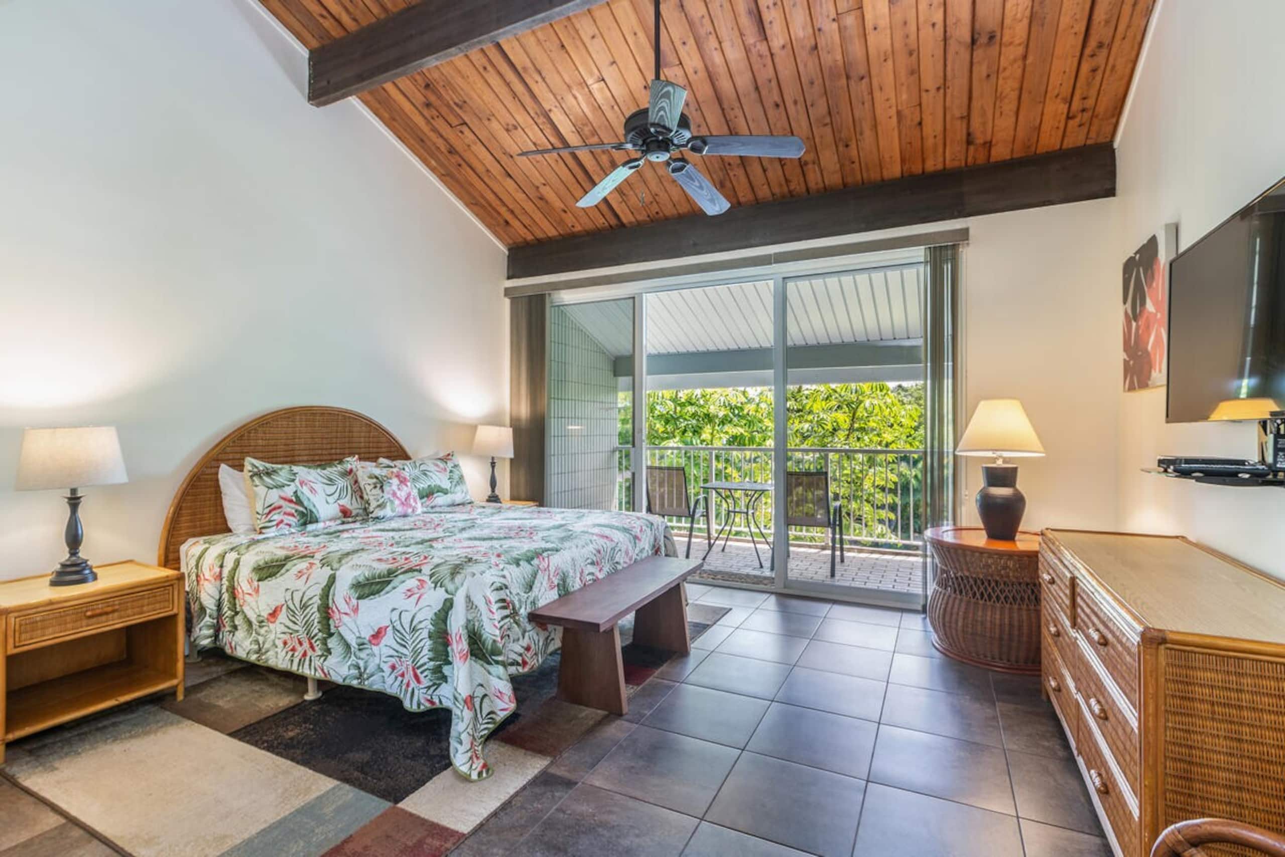 Remodeled Resort-Style Condo with Waterfall Views - Photo 21