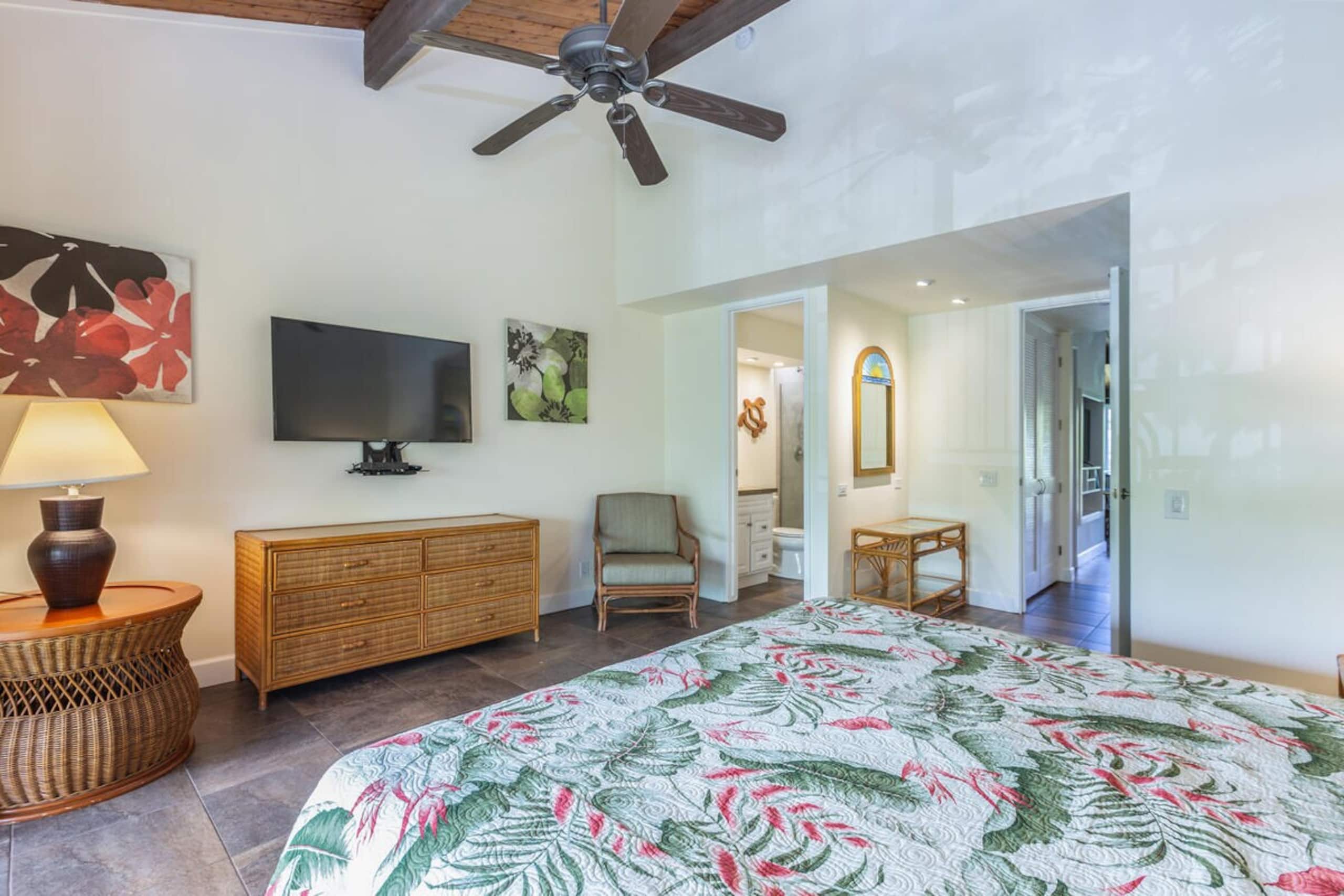 Remodeled Resort-Style Condo with Waterfall Views - Photo 16