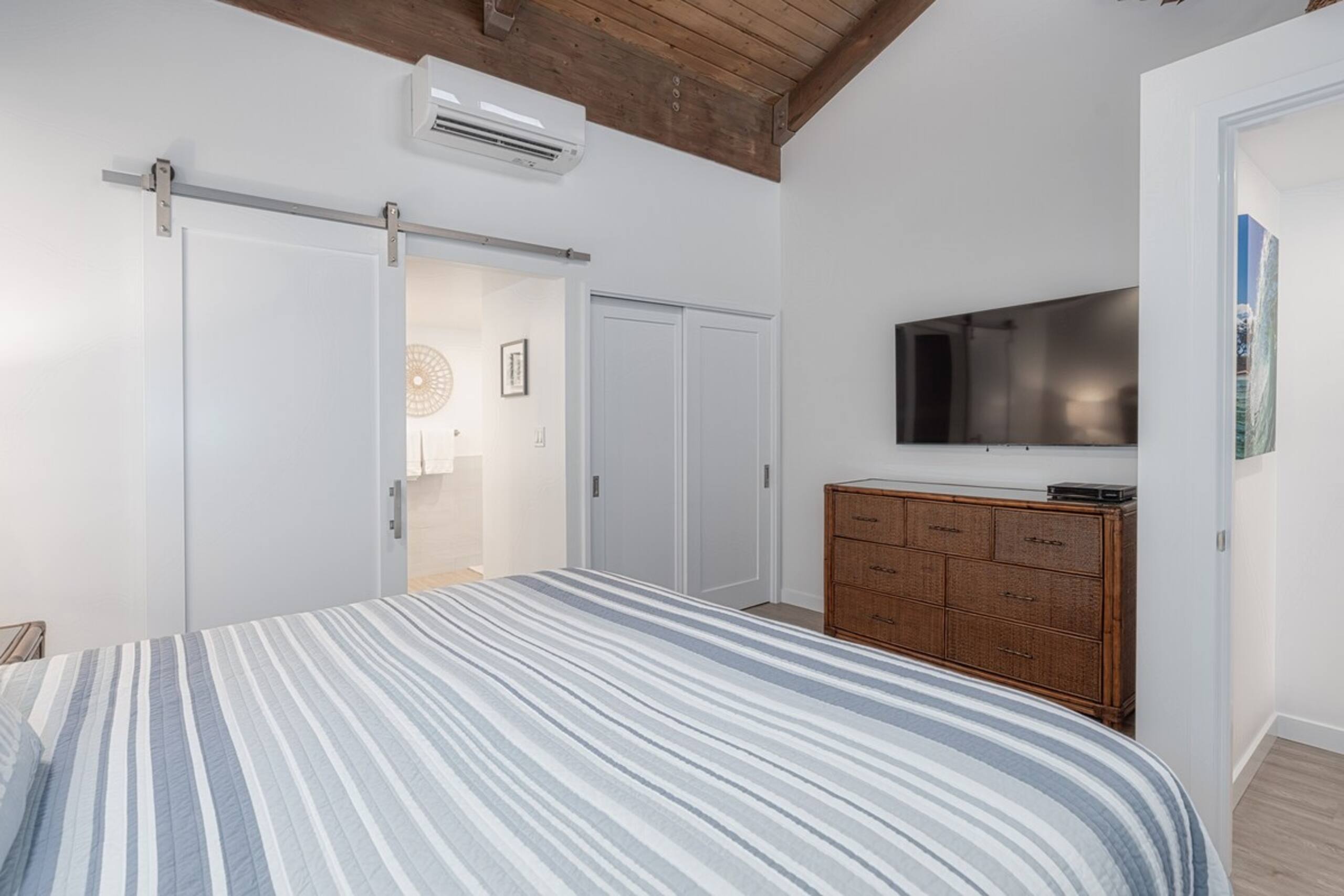 Brand New Remodel-Quiet Location-AC-Ocean Views - Photo 16