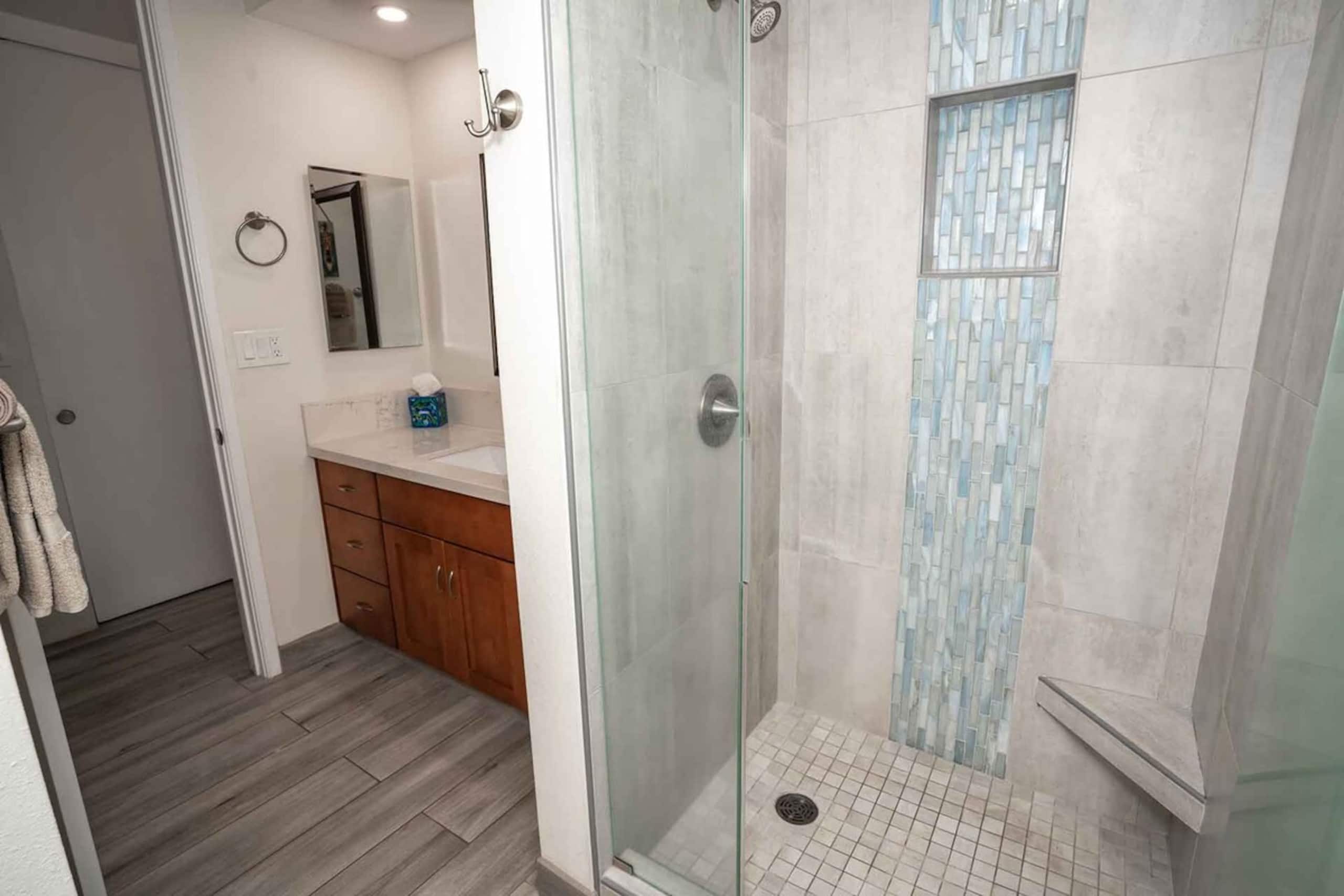 Deluxe One BD Ocean, AC, Wifi, pool  D105 - Photo 26