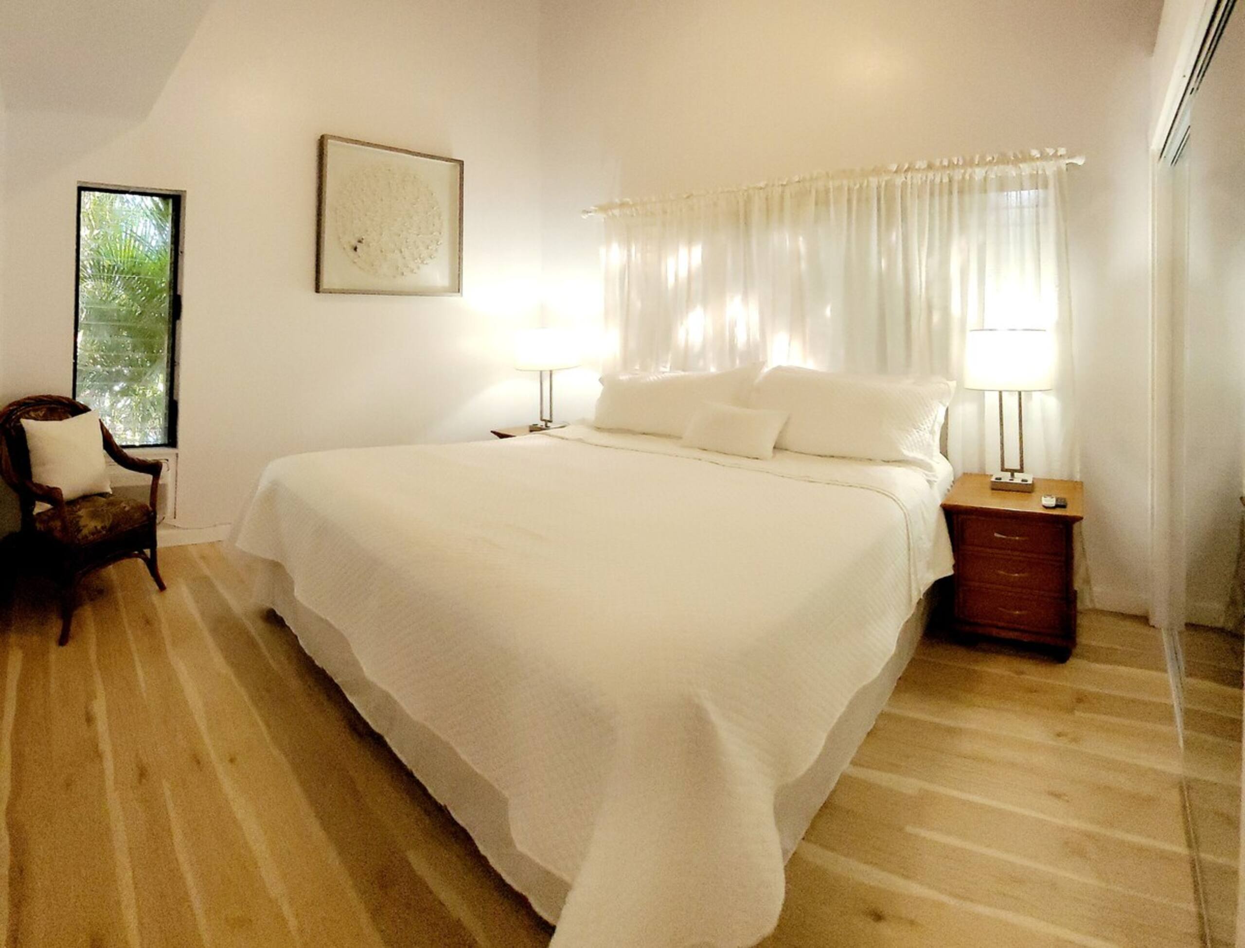 Newly Remodeled Tropical Resort - Photo 9