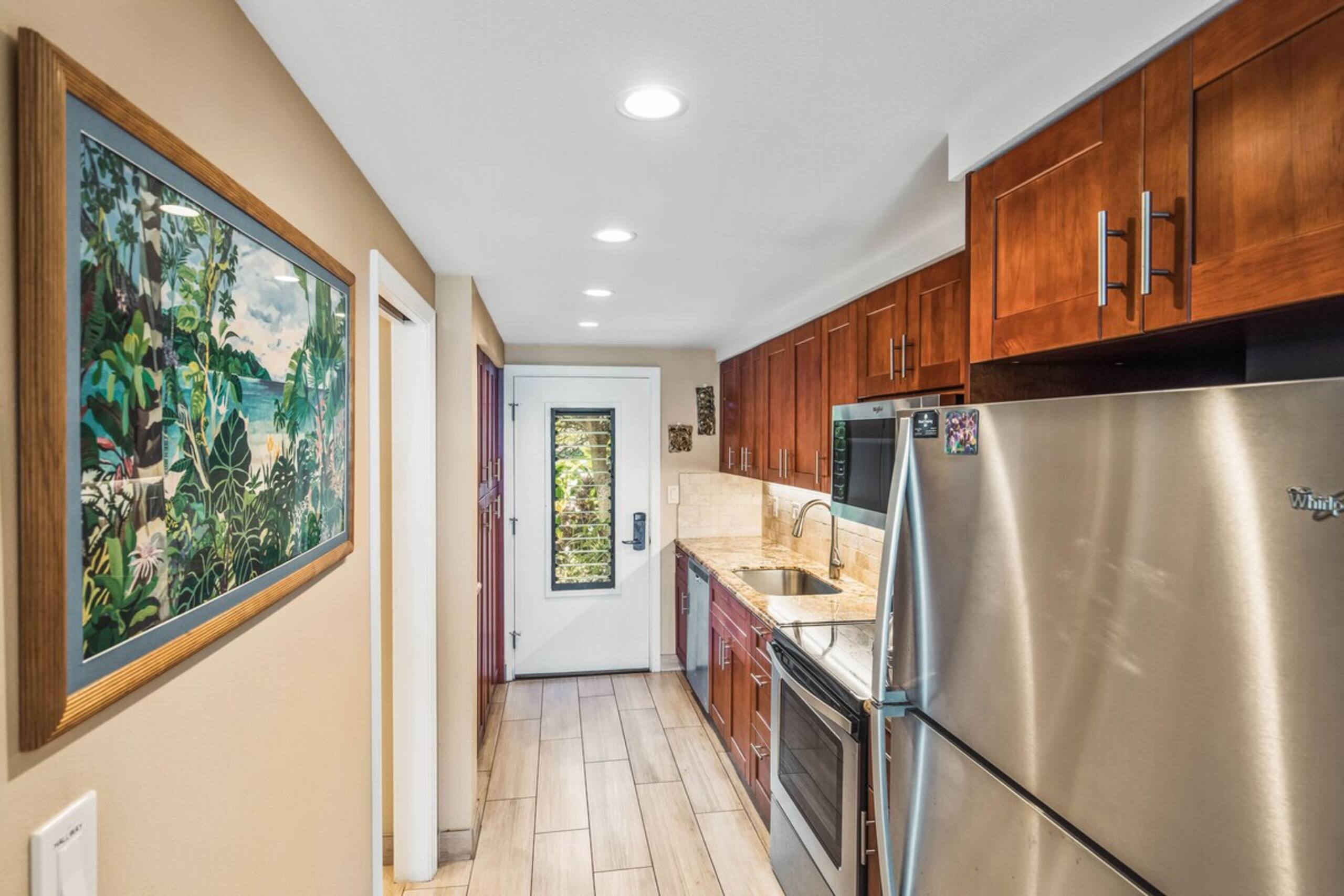Bright, Spacious Studio with Stunning Ocean Views - Photo 14