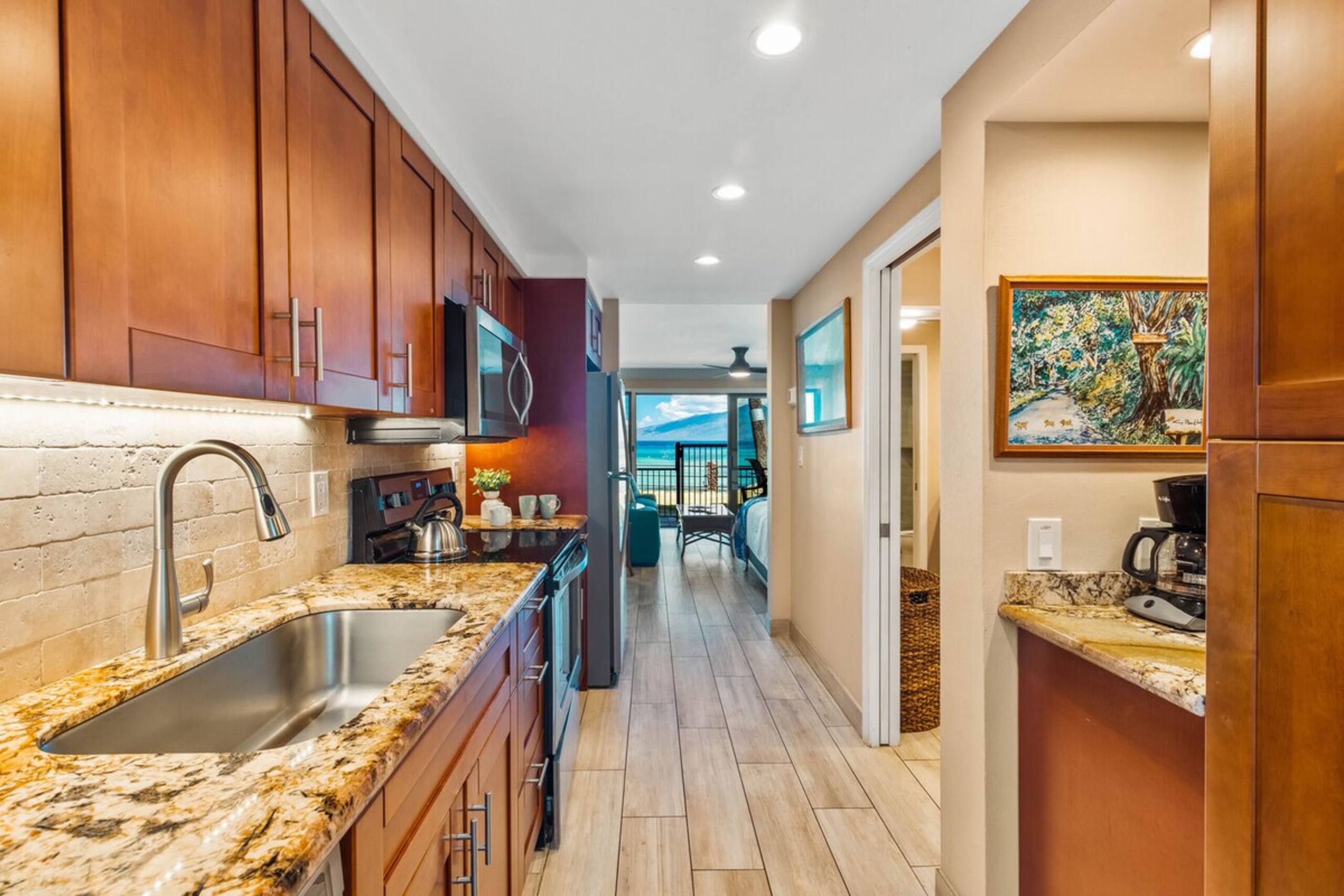 Bright, Spacious Studio with Stunning Ocean Views - Photo 10