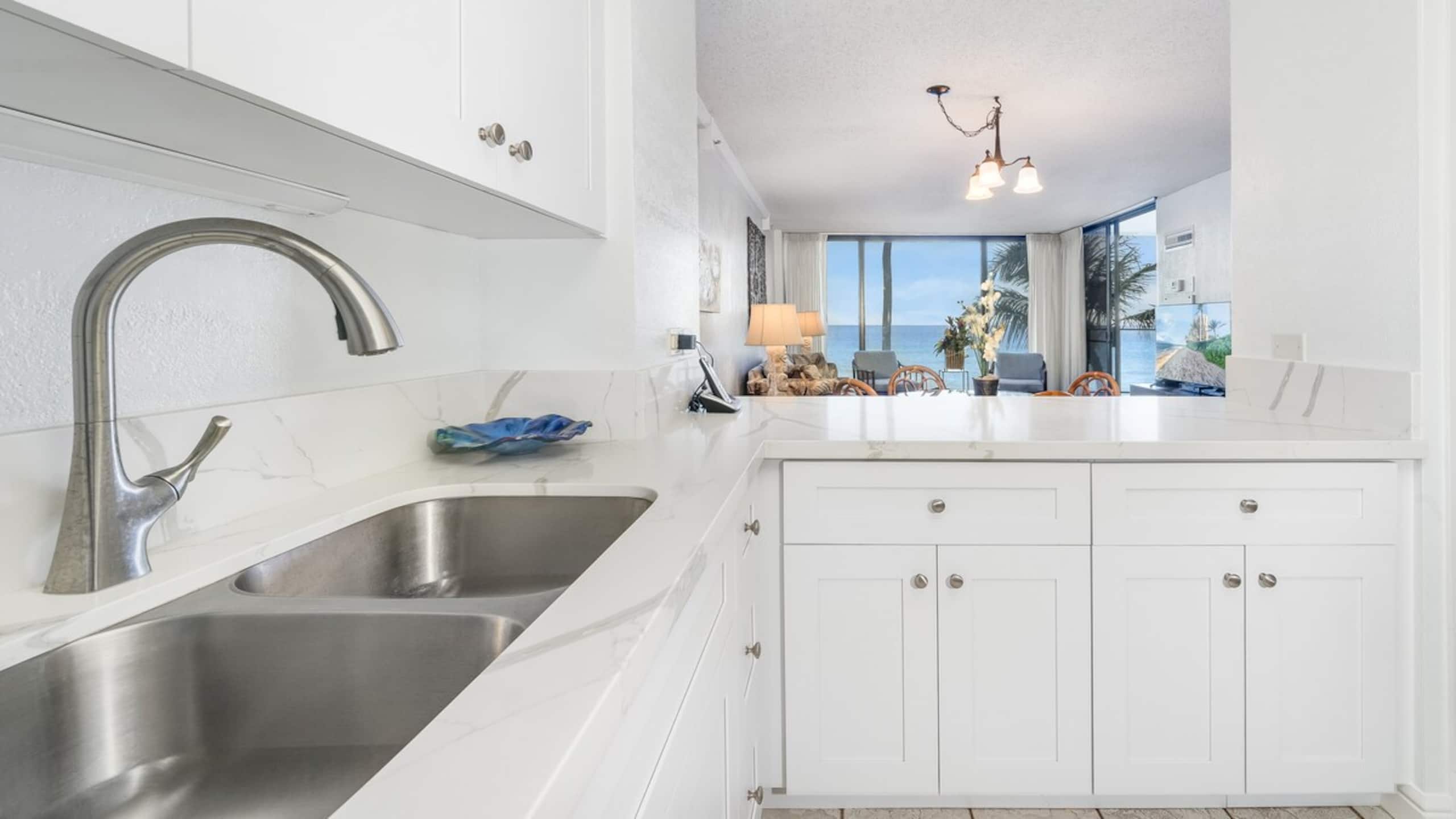 Oceanfront Views & remodeled - Mk306 - Sullivan - Photo 11