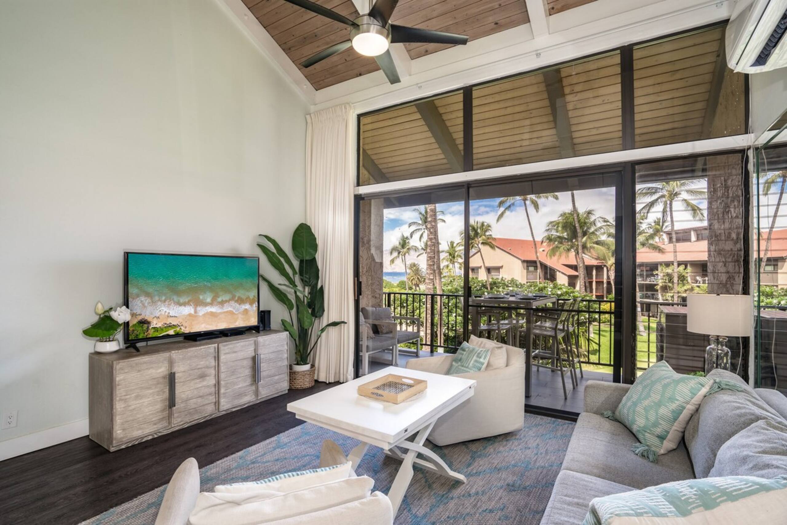 Beachfront Kihei condo w/ ocean views and pool - Photo 5