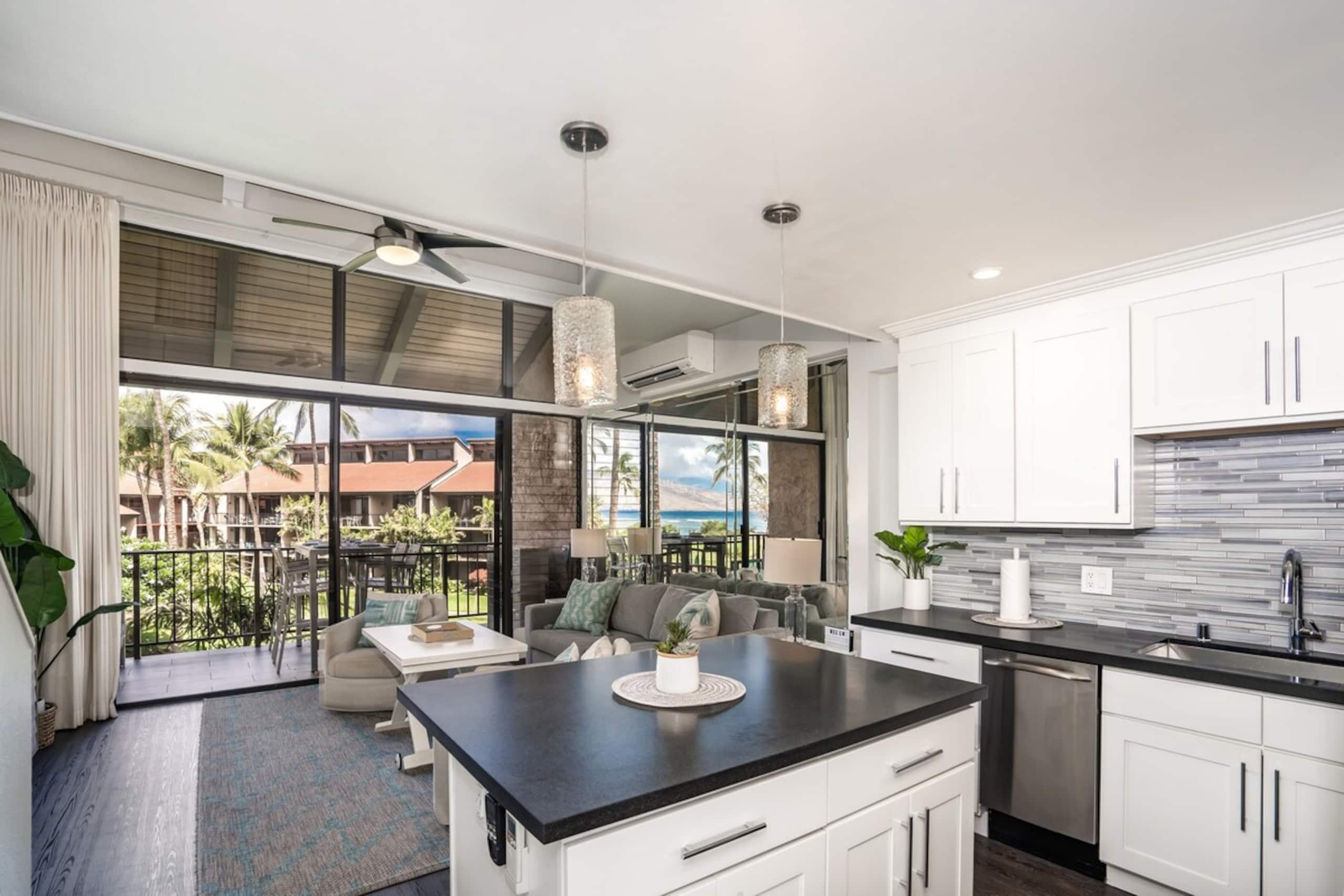 Beachfront Kihei condo w/ ocean views and pool - Photo 8