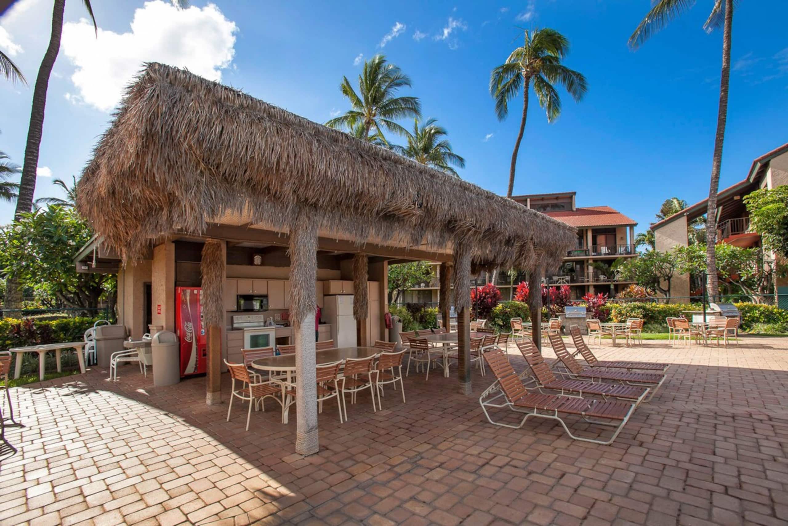 Beachfront Kihei condo w/ ocean views and pool - Photo 34
