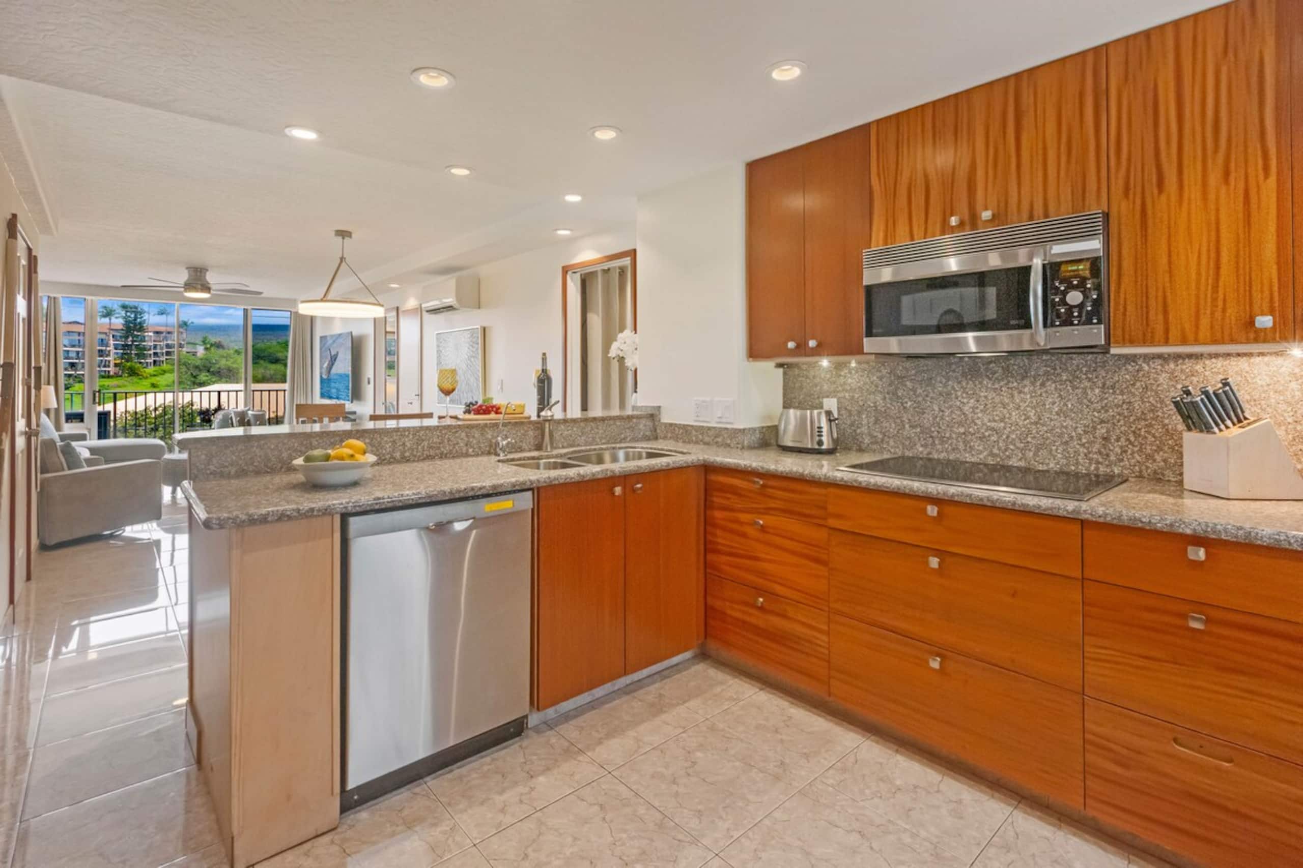 Distinctive FULLY RemodeledRoyal Mauian Complex - Photo 47