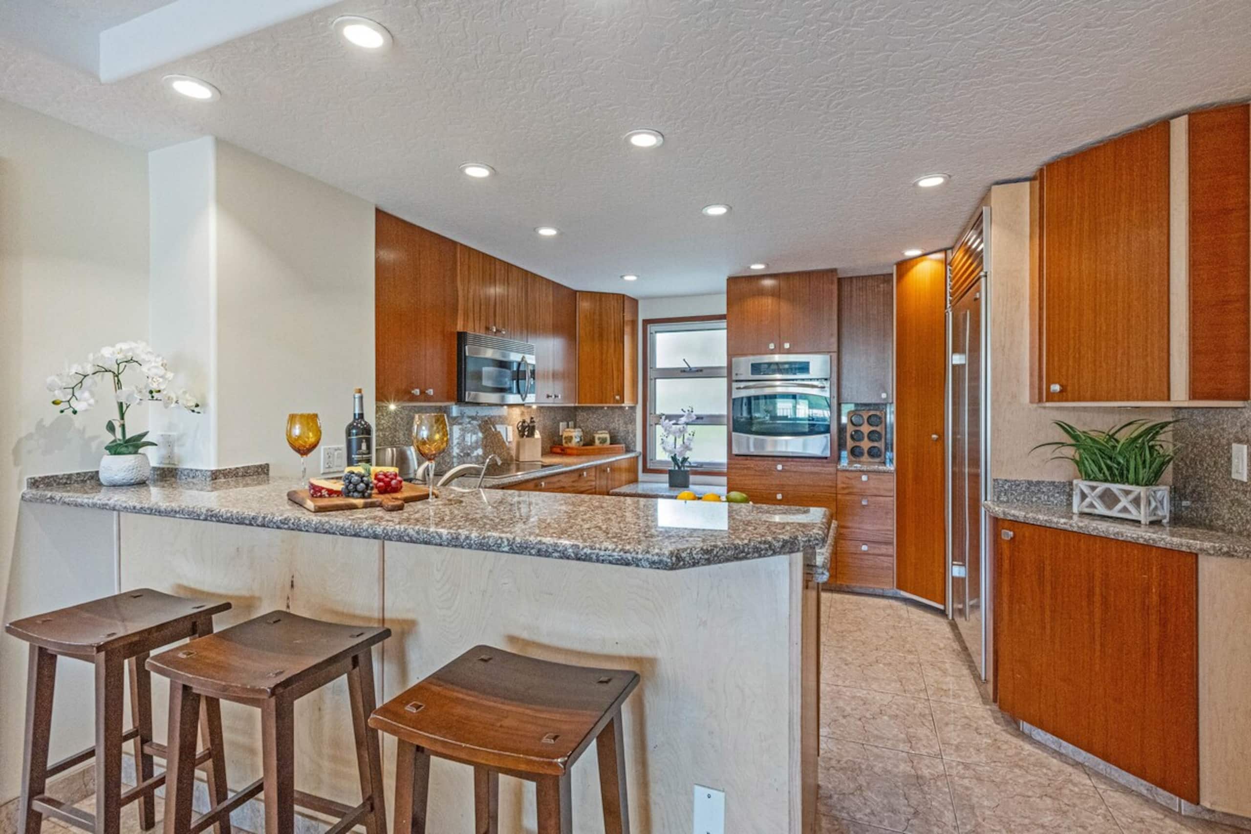 Distinctive FULLY RemodeledRoyal Mauian Complex - Photo 48