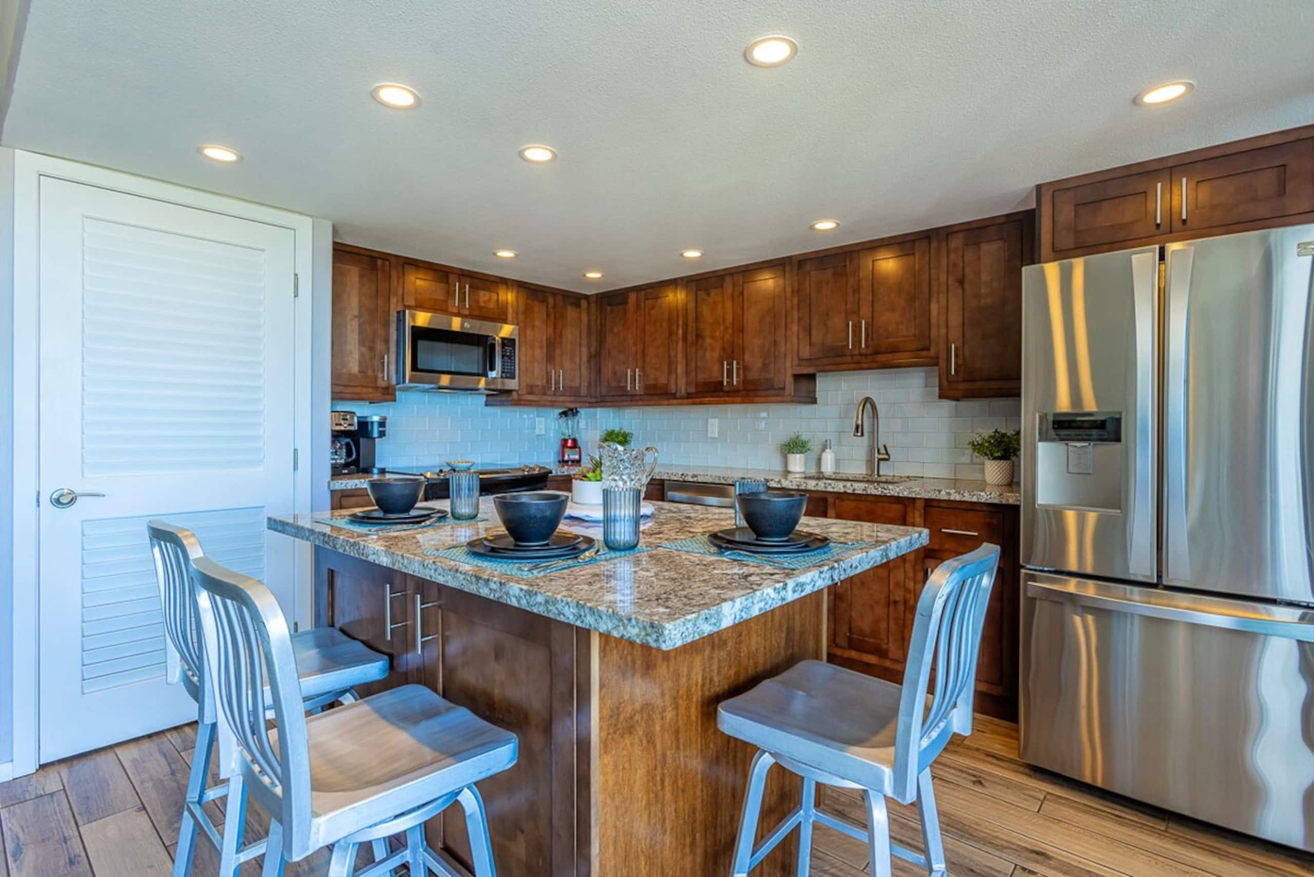 Beachfront 2BR condo w/ pool and lanai - Photo 18