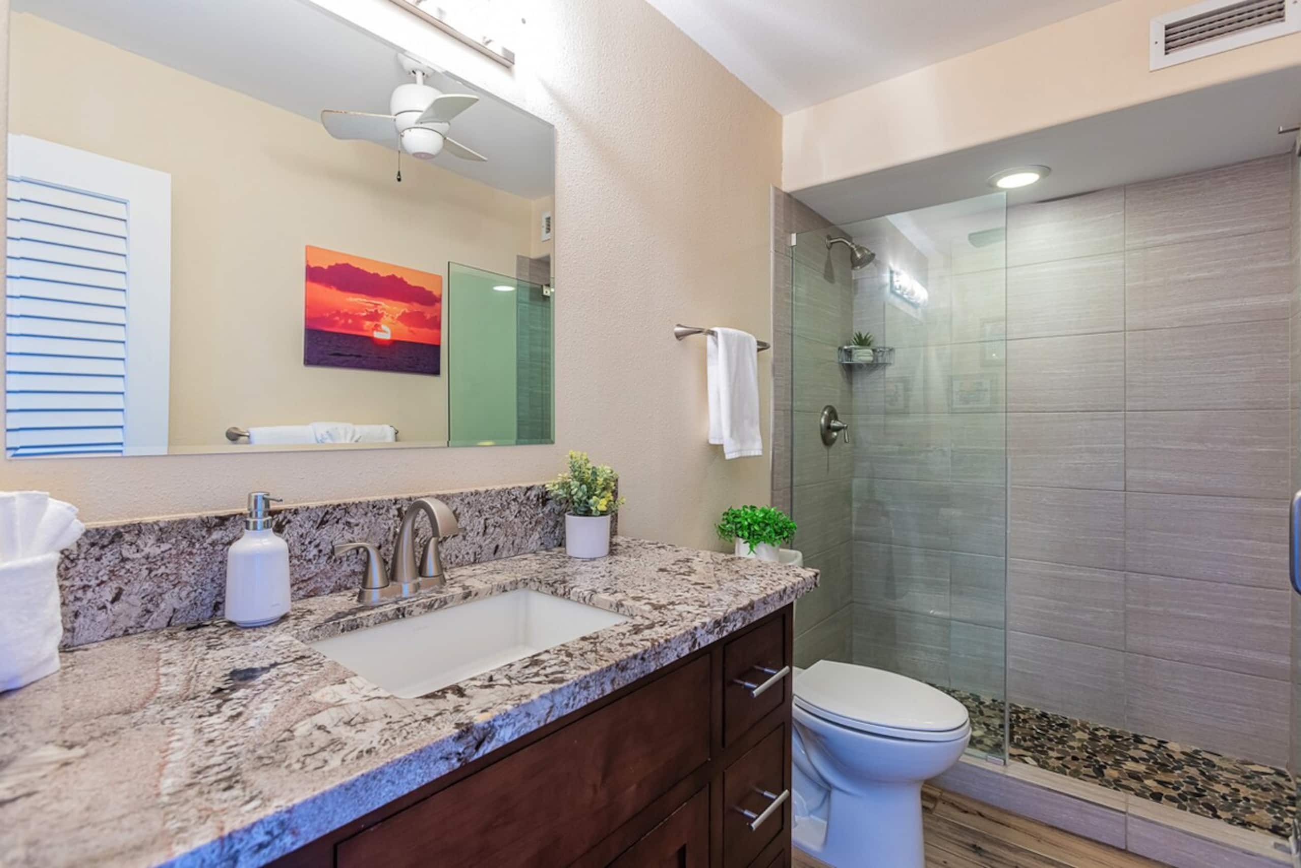 Beachfront 2BR condo w/ pool and lanai - Photo 42