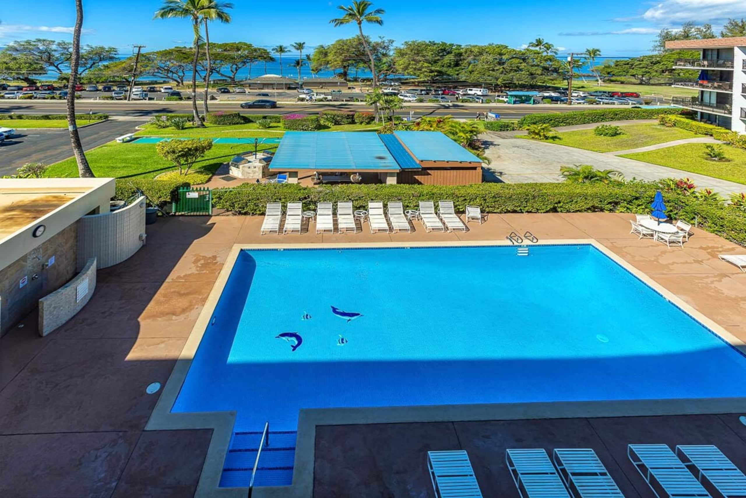 Beachfront 2BR condo w/ pool and lanai - Photo 9