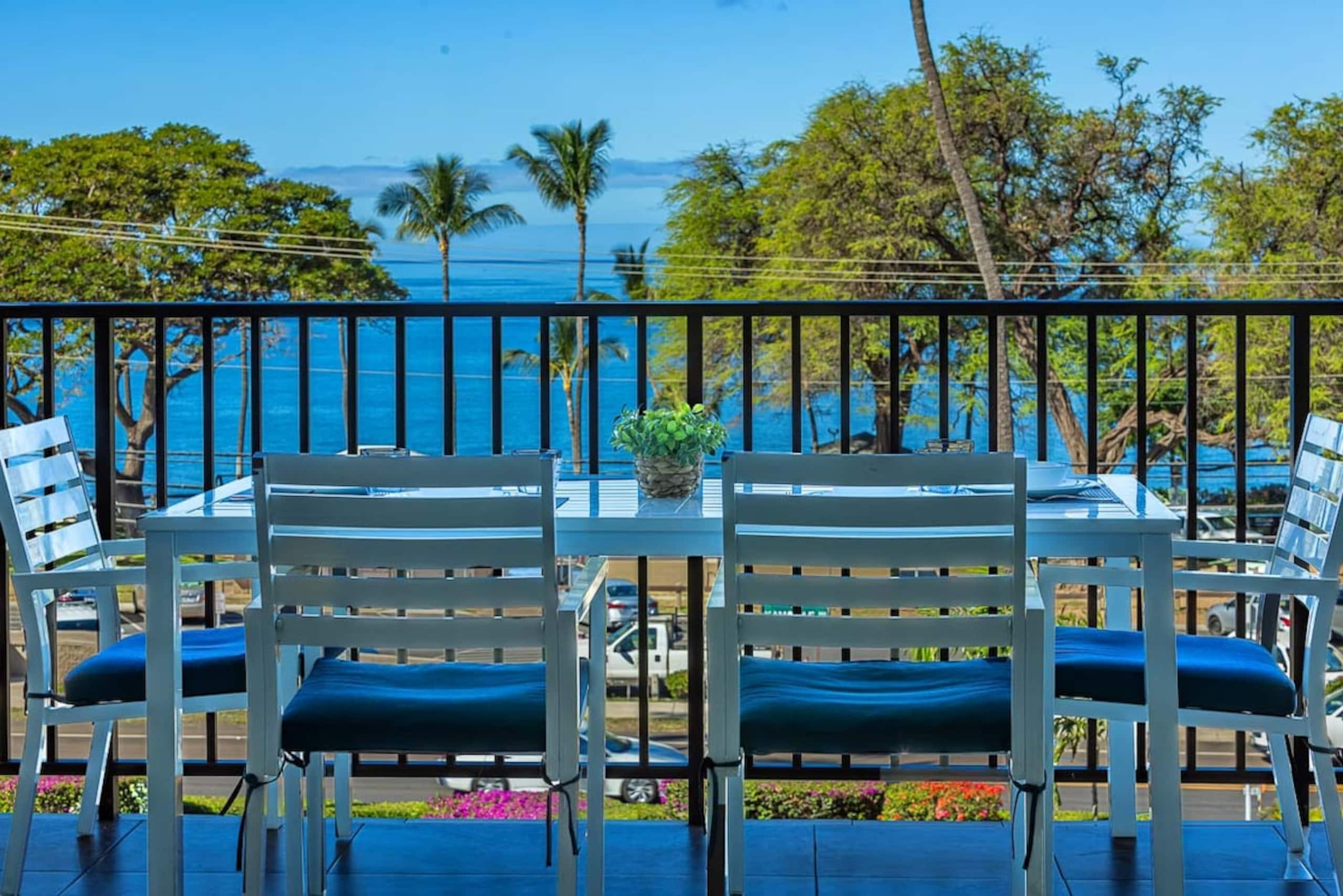 Beachfront 2BR condo w/ pool and lanai - Photo 6