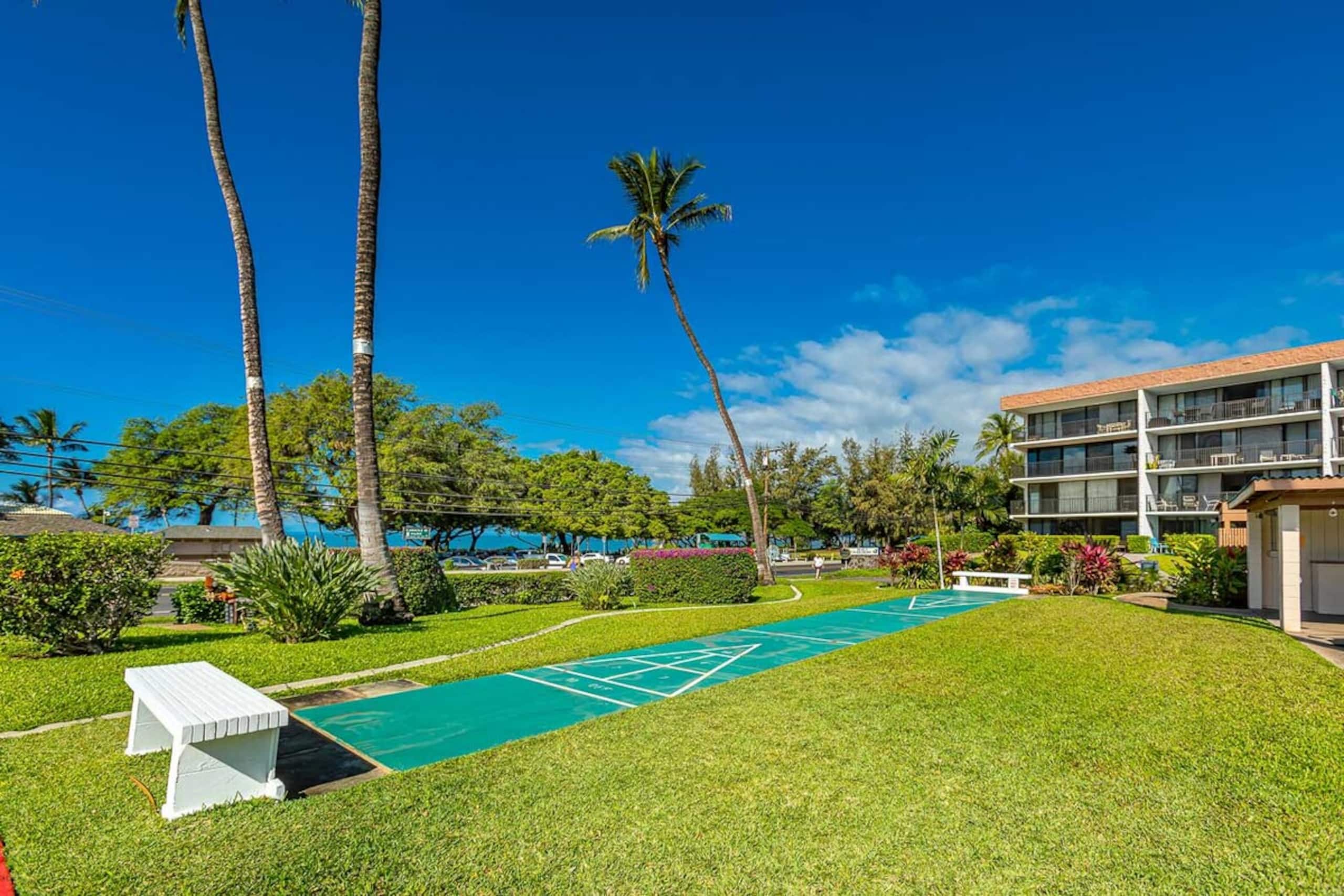 Beachfront 2BR condo w/ pool and lanai - Photo 40