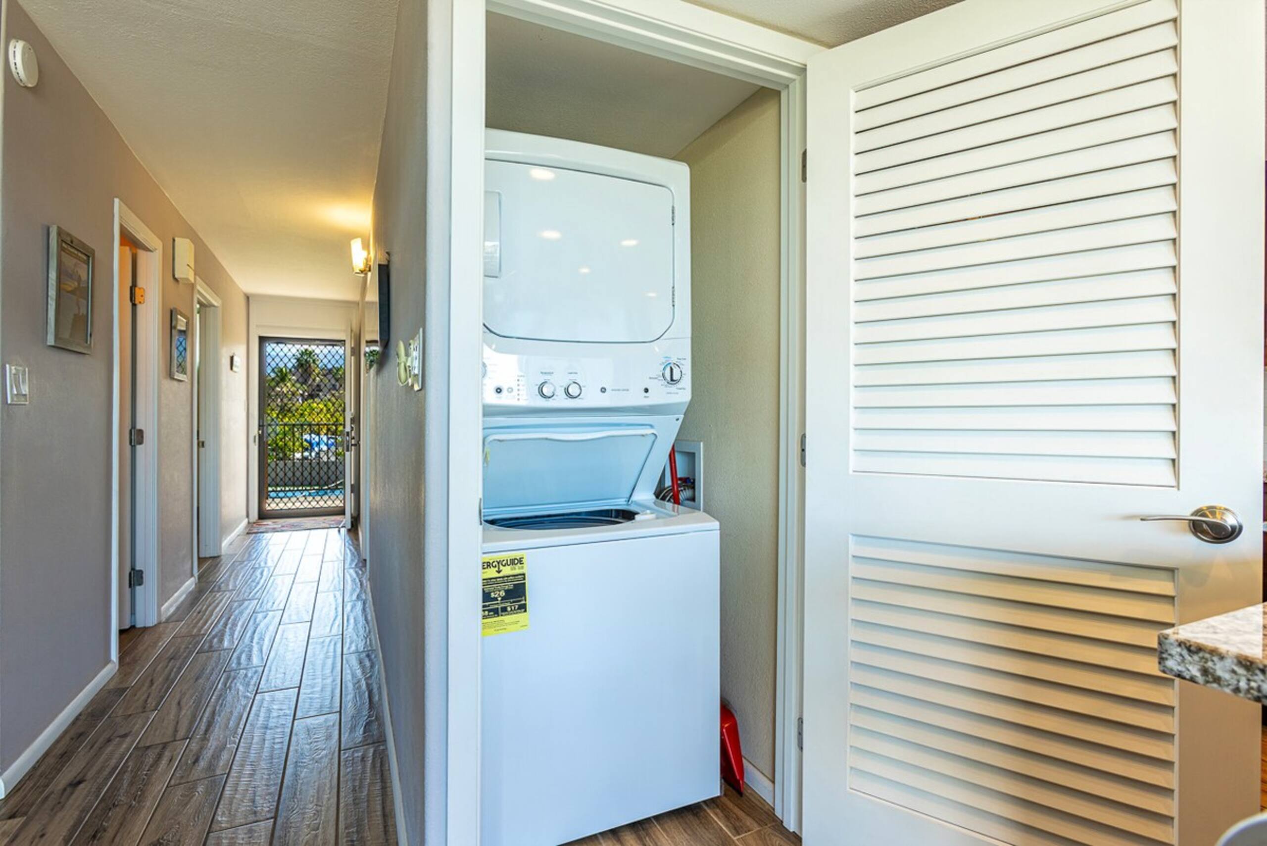 Beachfront 2BR condo w/ pool and lanai - Photo 32