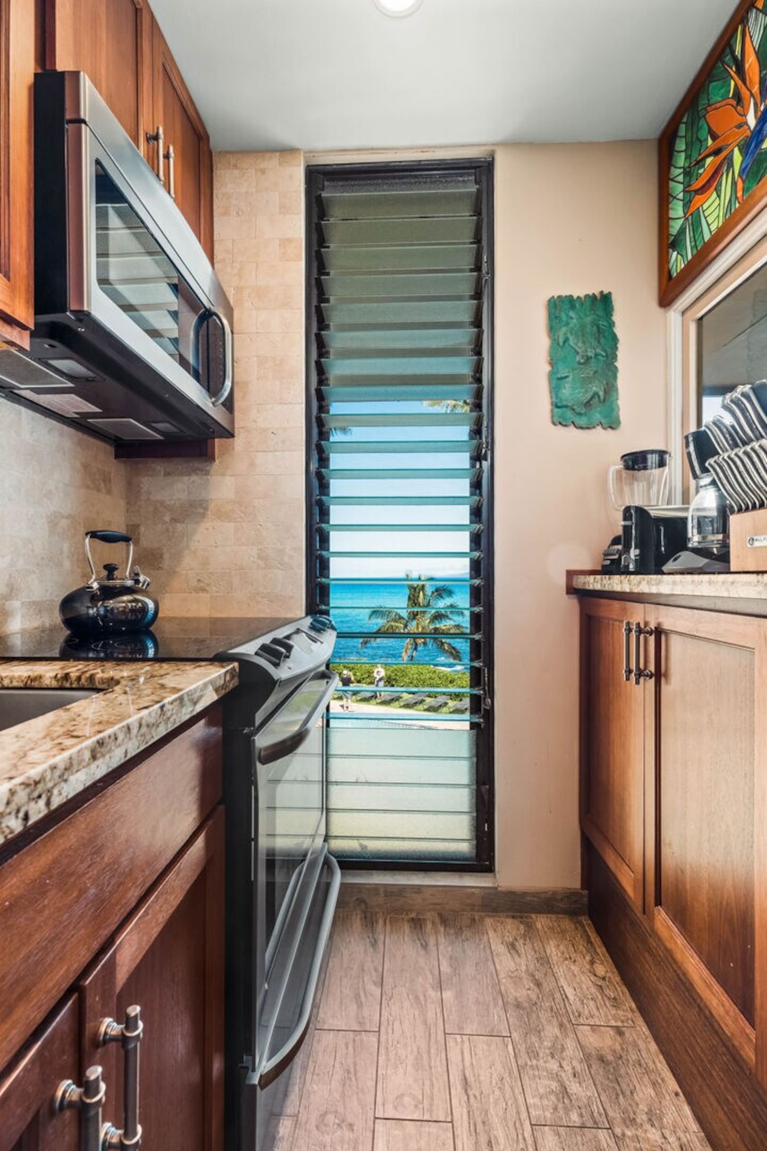 Chic studio retreat with sweeping pacific views - Photo 10