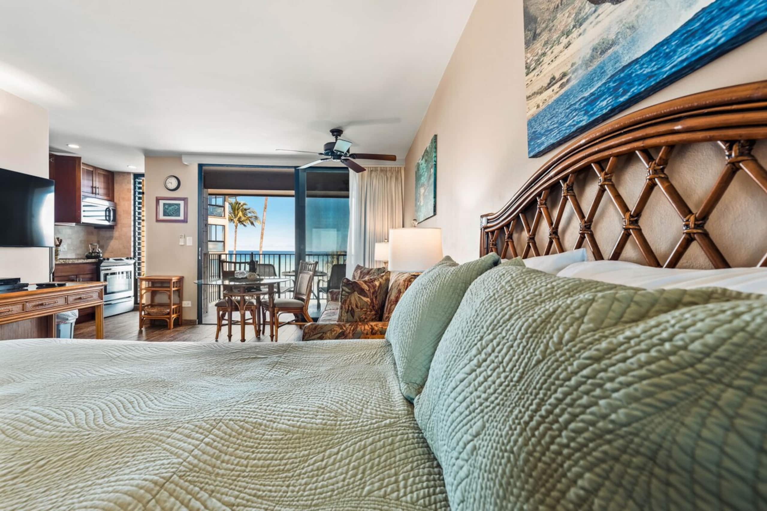 Chic studio retreat with sweeping pacific views - Photo 8