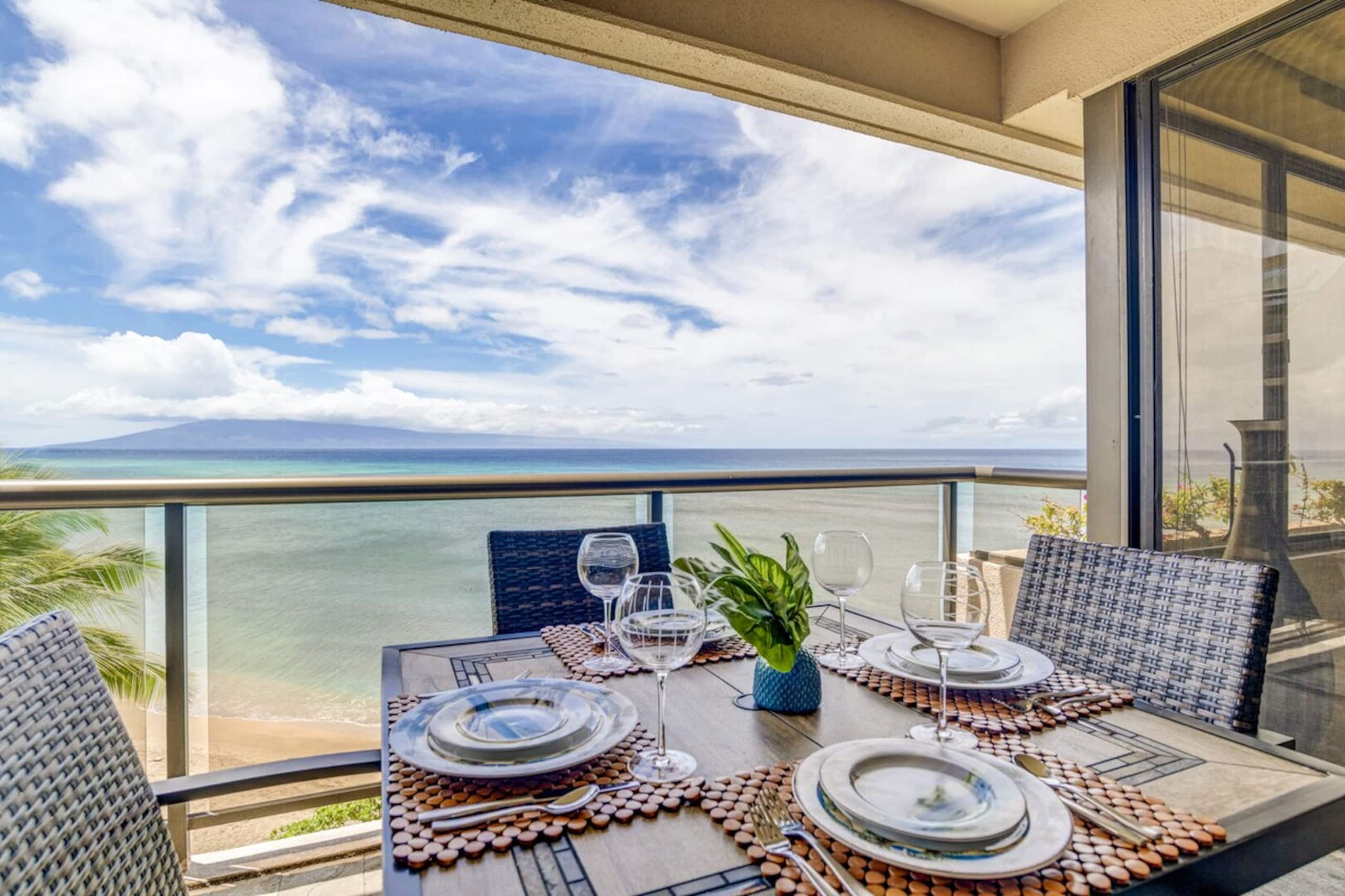 Beachfront 5th-floor condo with ocean view - Photo 16