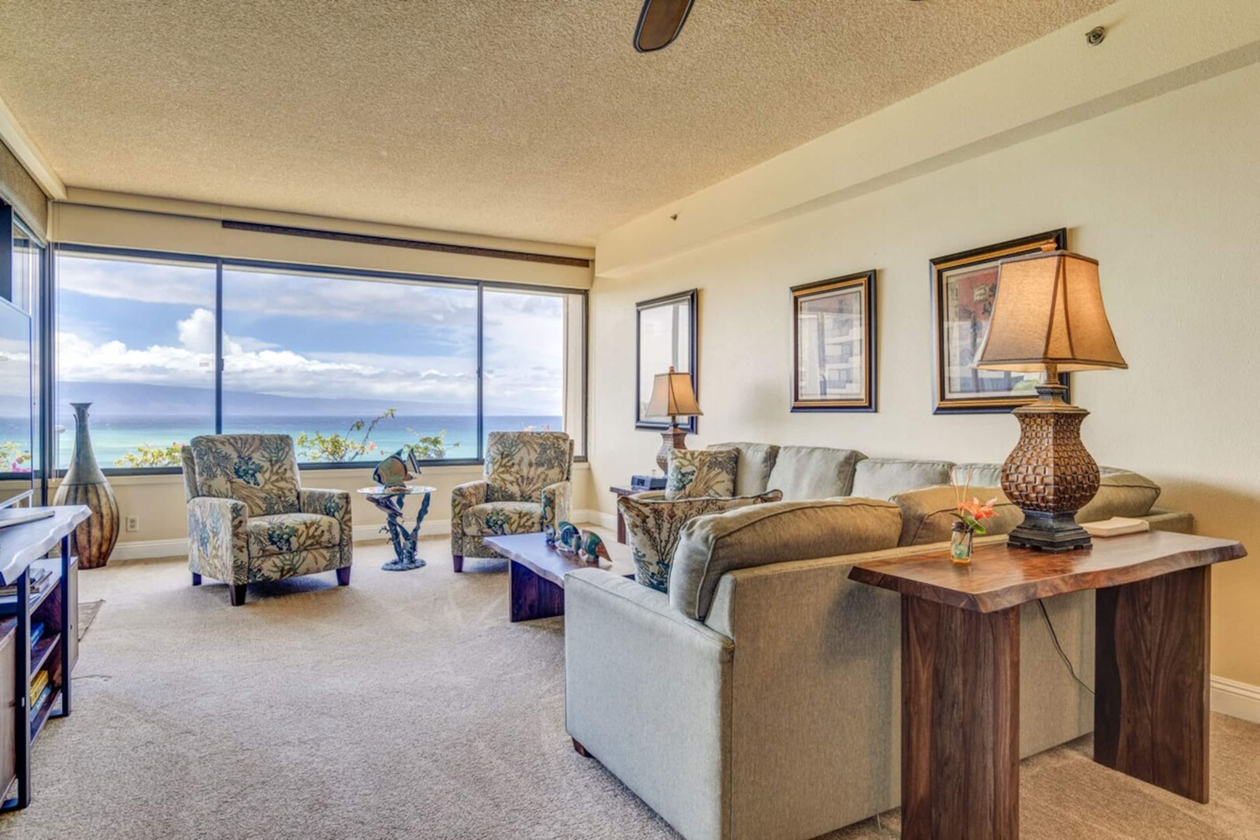 Beachfront 5th-floor condo with ocean view - Photo 12
