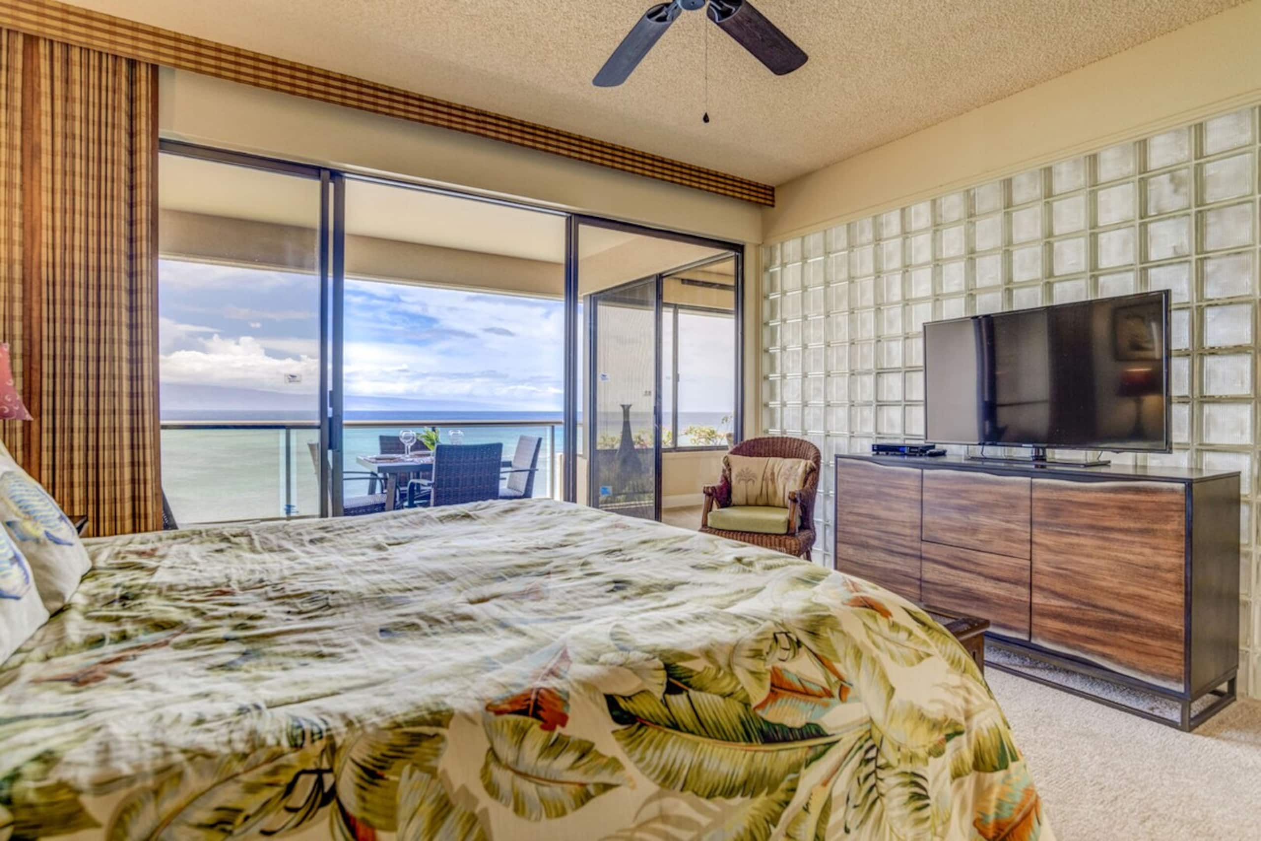 Beachfront 5th-floor condo with ocean view - Photo 14