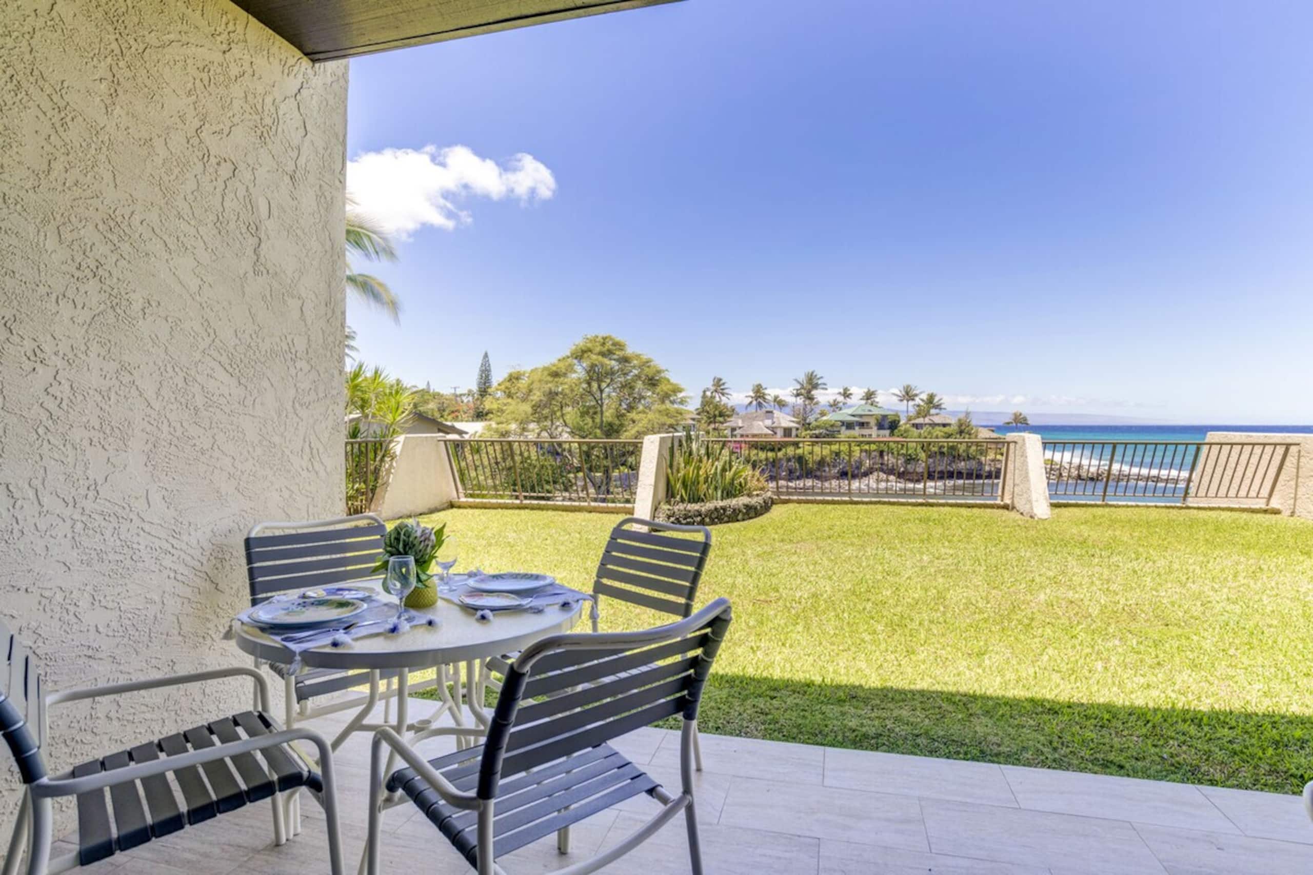 Warm rattan details, cool island living - Photo 1