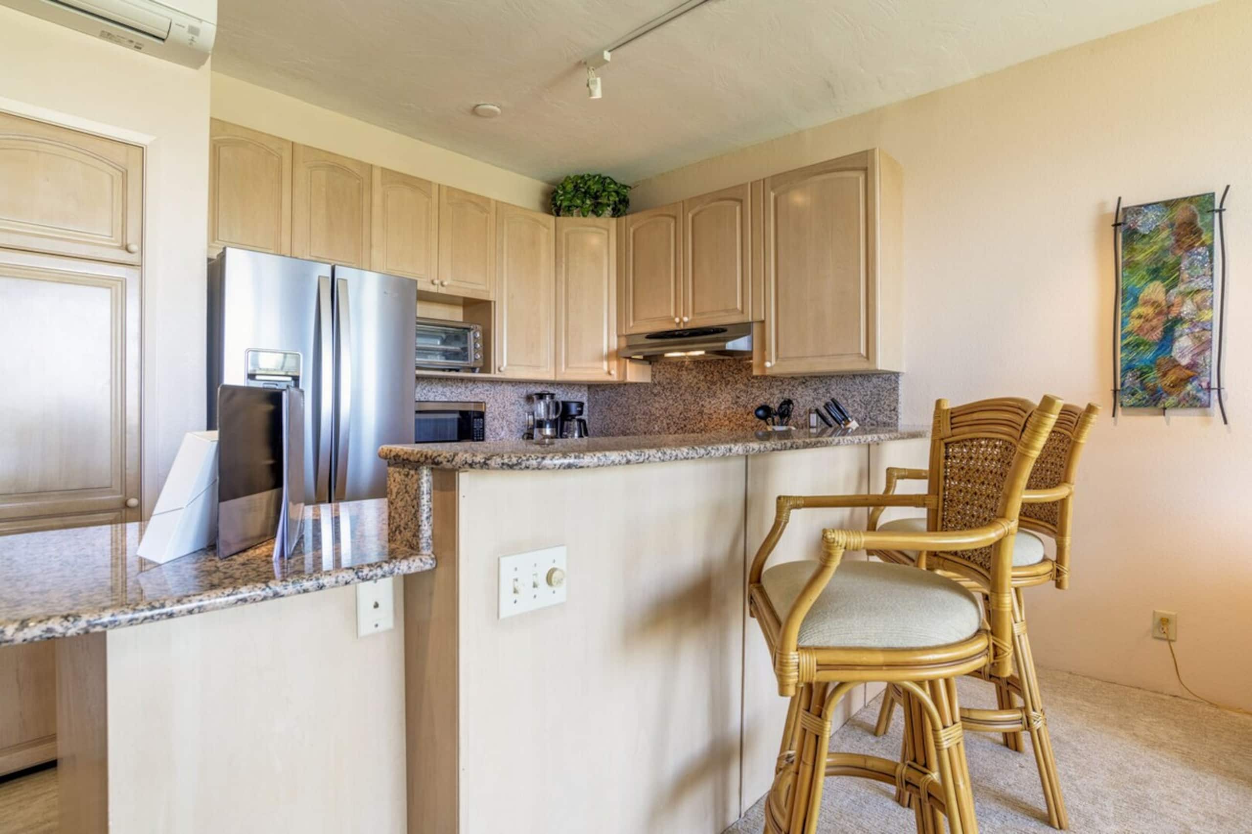 Warm rattan details, cool island living - Photo 18