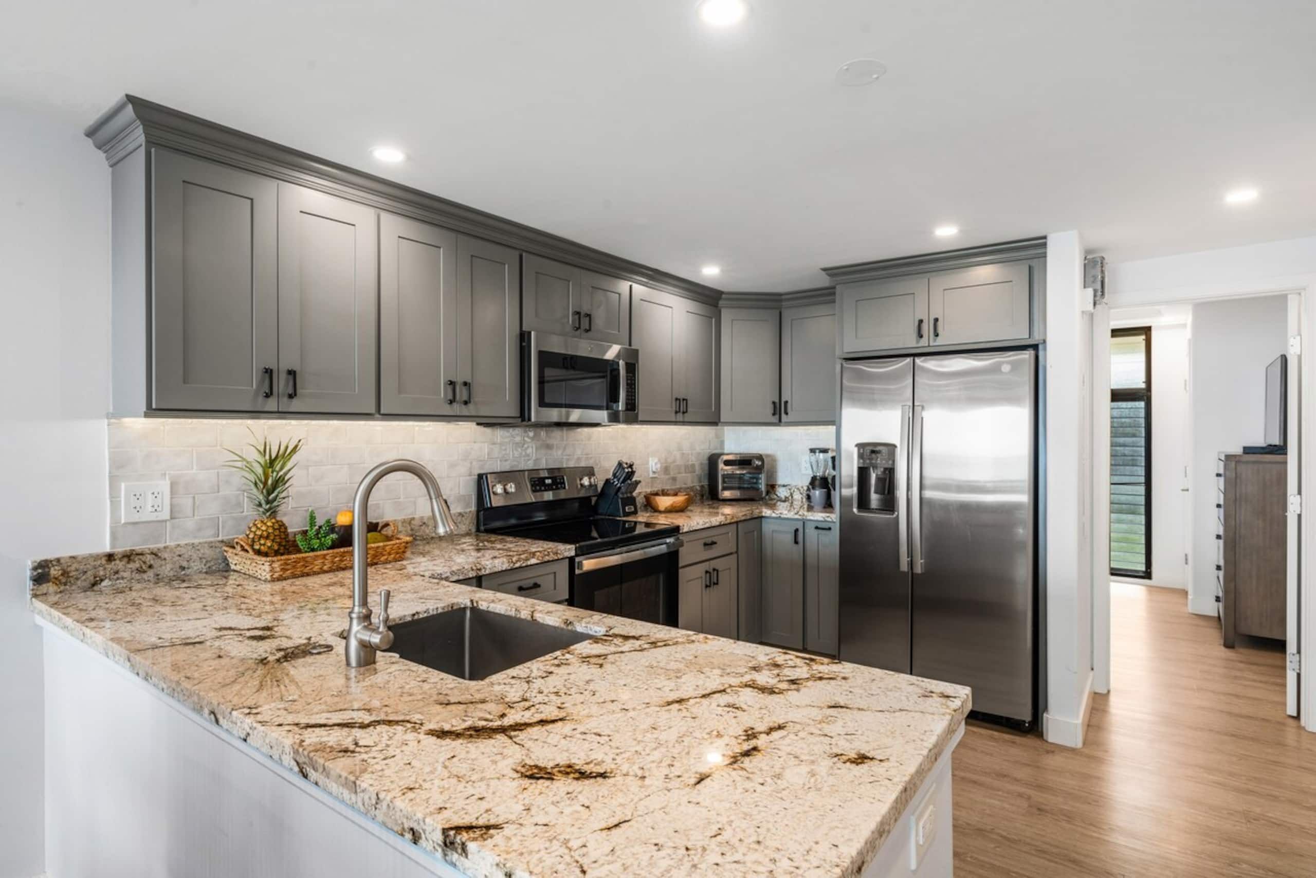 Best Oceanfront 3BR Condo, AC, Family Ready - Photo 3