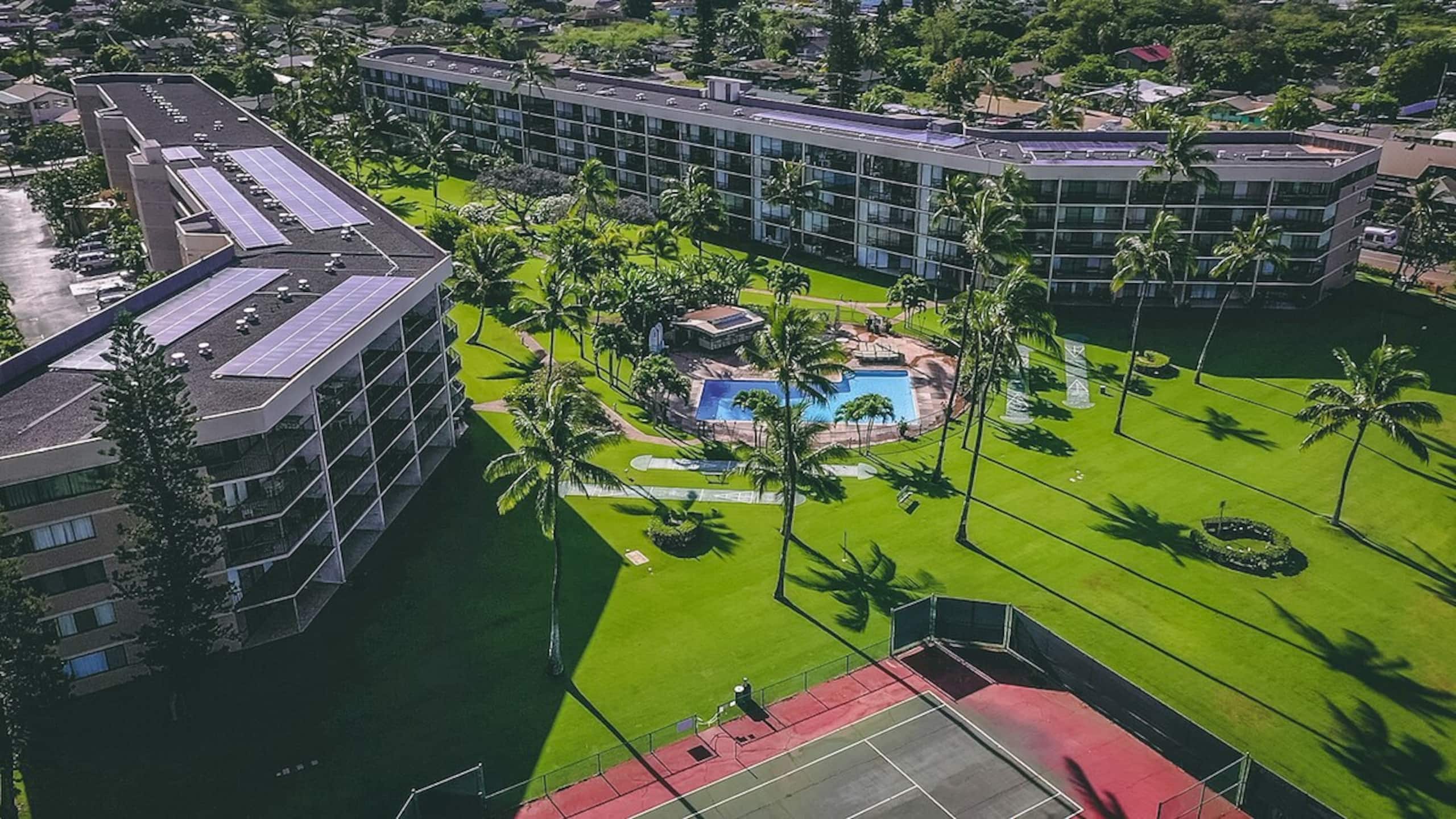 Beachfront 2BR w/ ocean views and pool - Photo 34