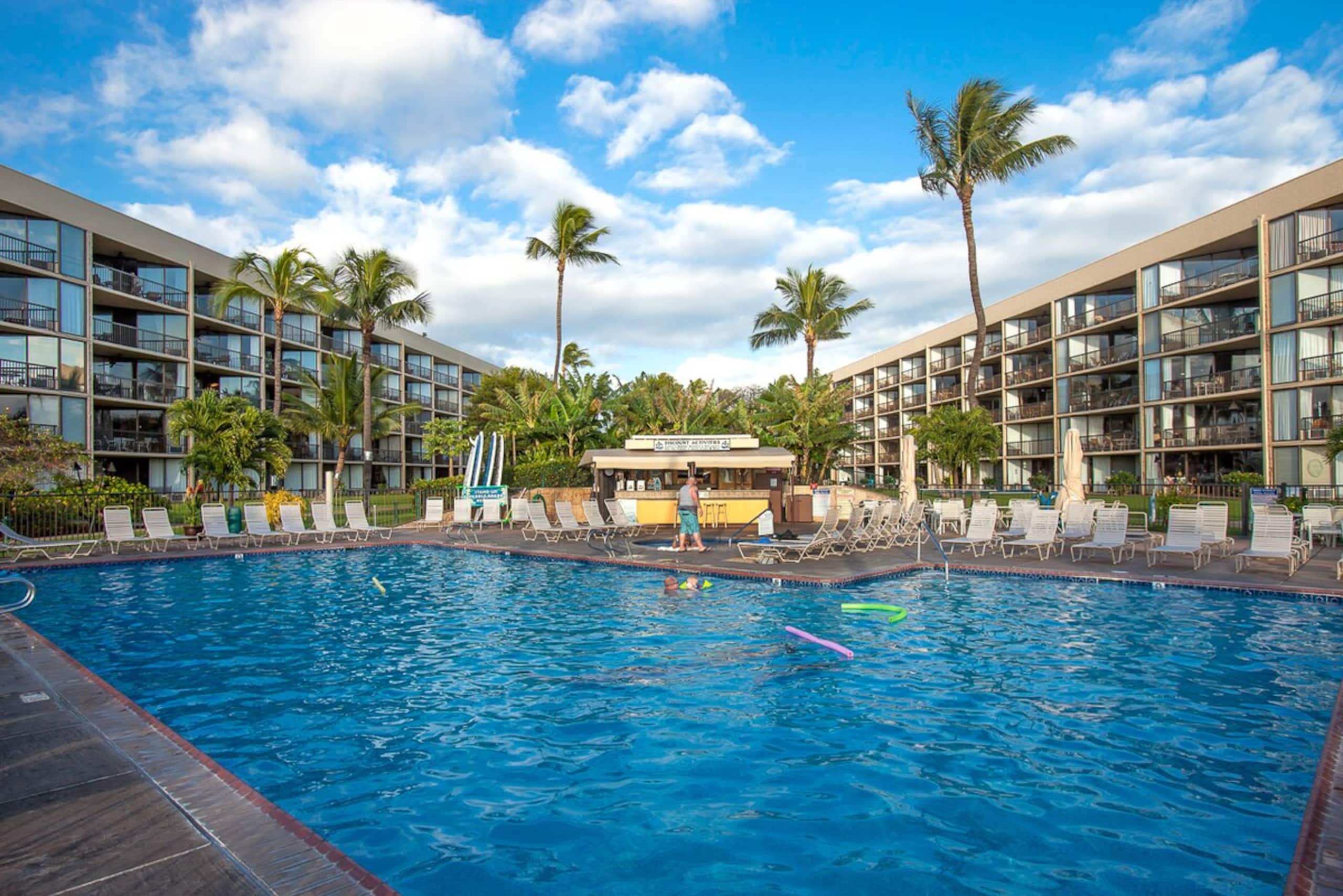 Beachfront 2BR w/ ocean views and pool - Photo 30