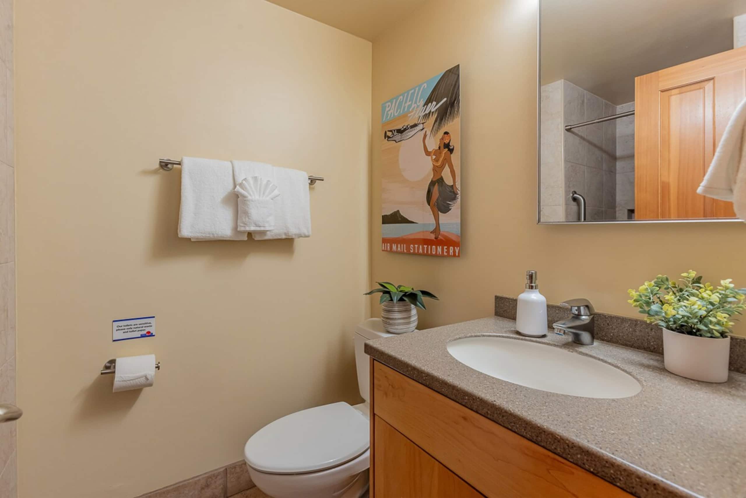 Beachfront 2BR w/ ocean views and pool - Photo 35
