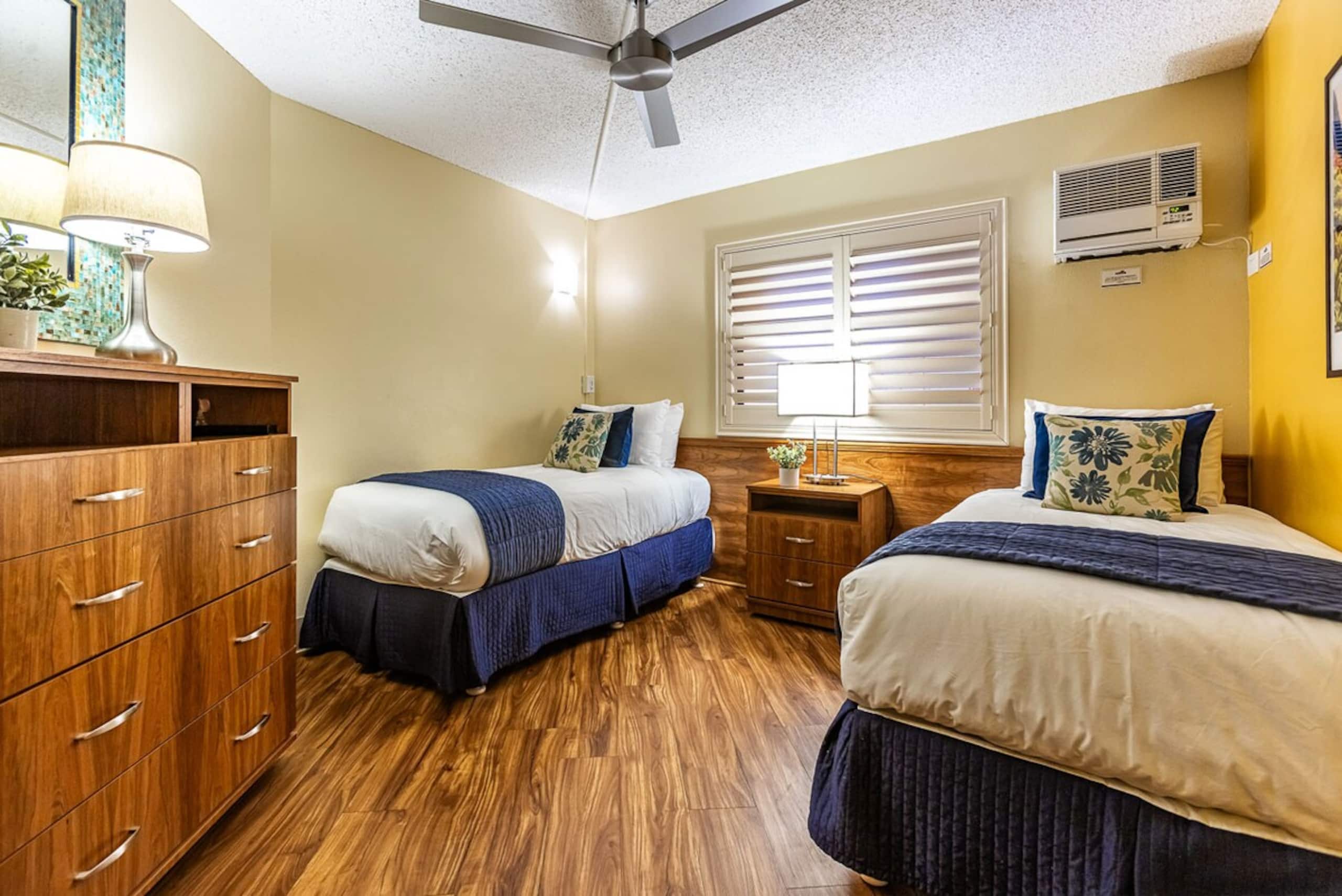 Beachfront 2BR w/ ocean views and pool - Photo 25