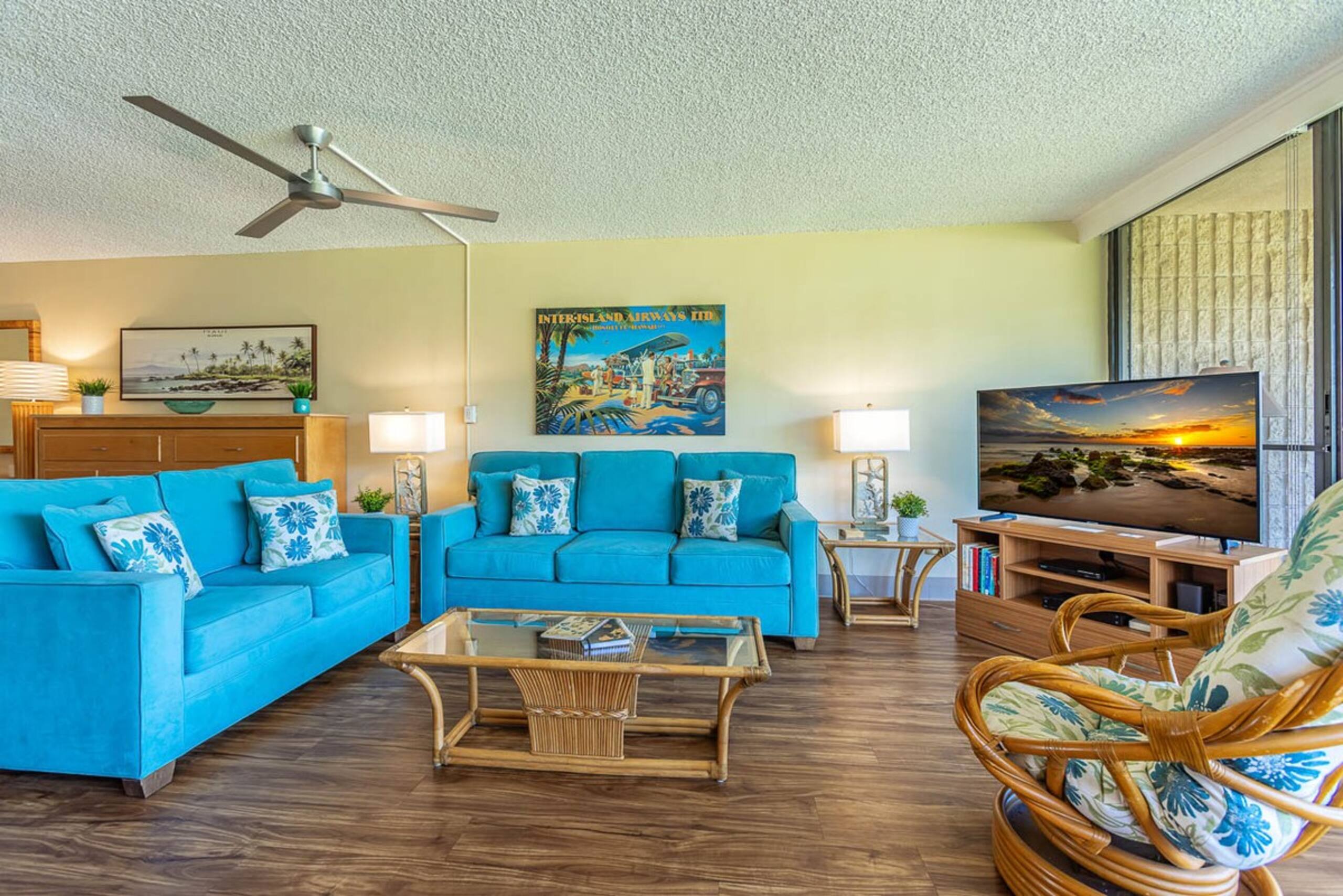 Beachfront 2BR w/ ocean views and pool - Photo 9