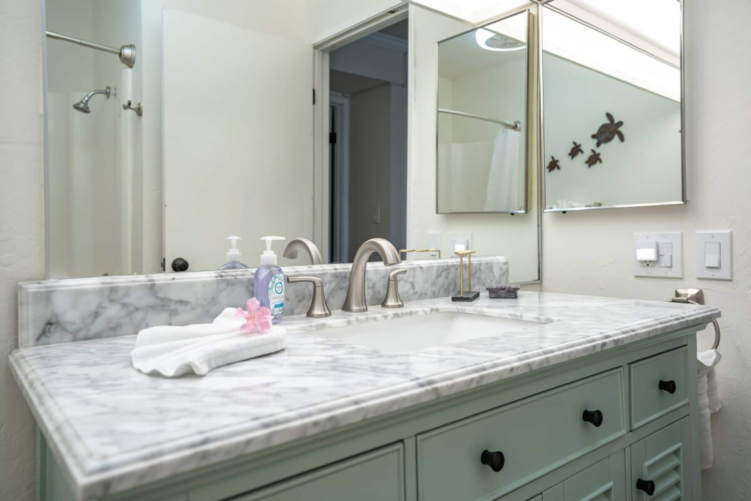 Airy and Updated Condo Across from Kam-III Beach - Photo 20
