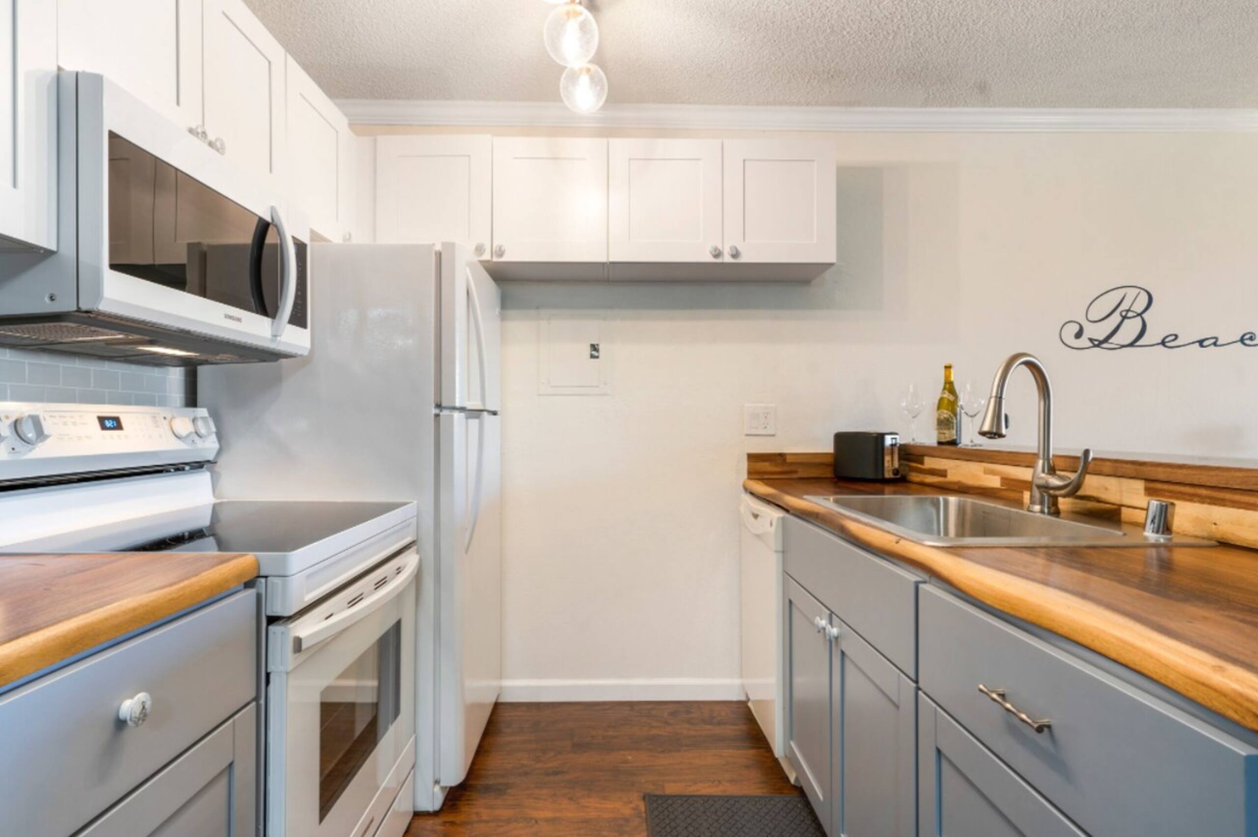 Airy and Updated Condo Across from Kam-III Beach - Photo 9