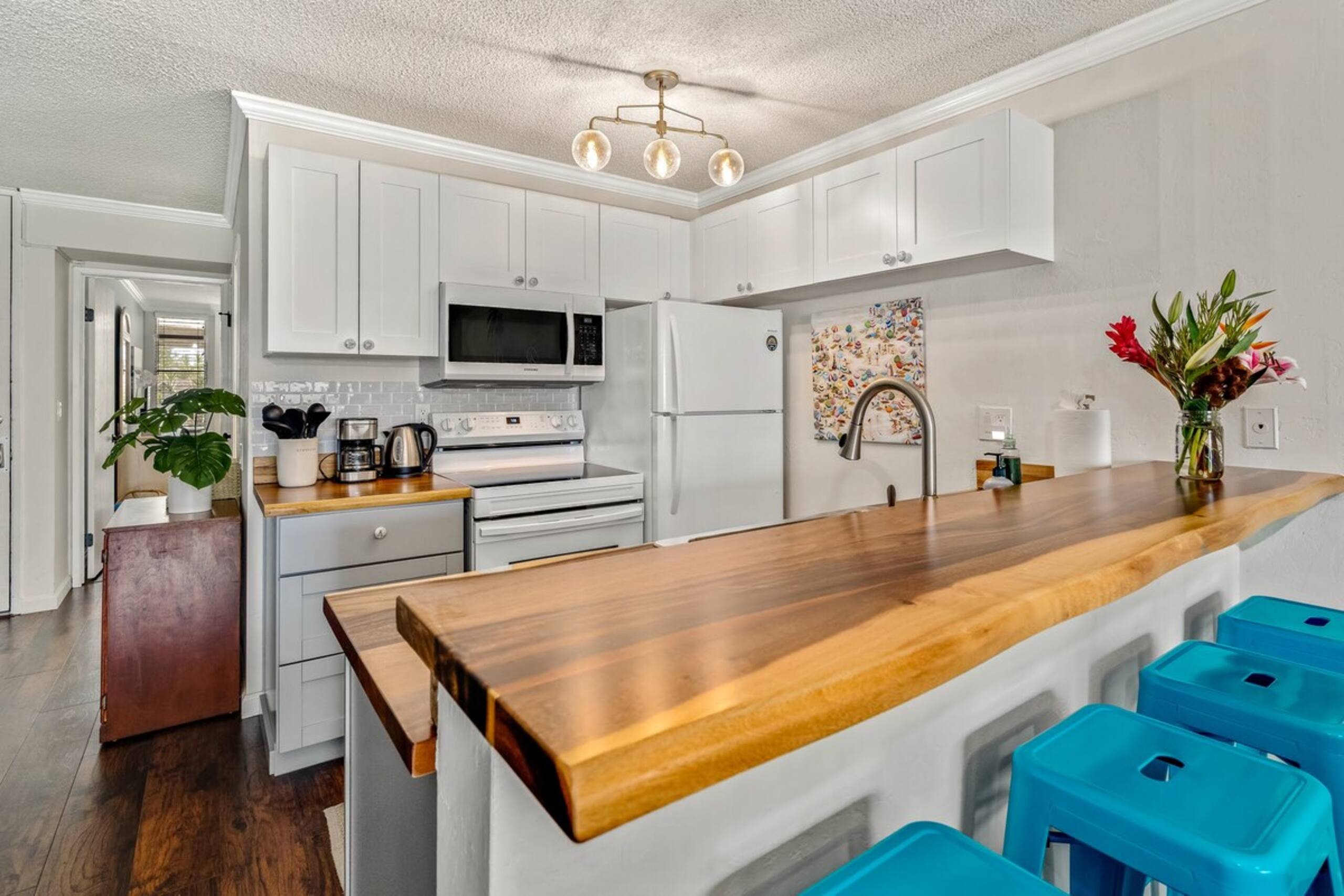 Airy and Updated Condo Across from Kam-III Beach - Photo 7