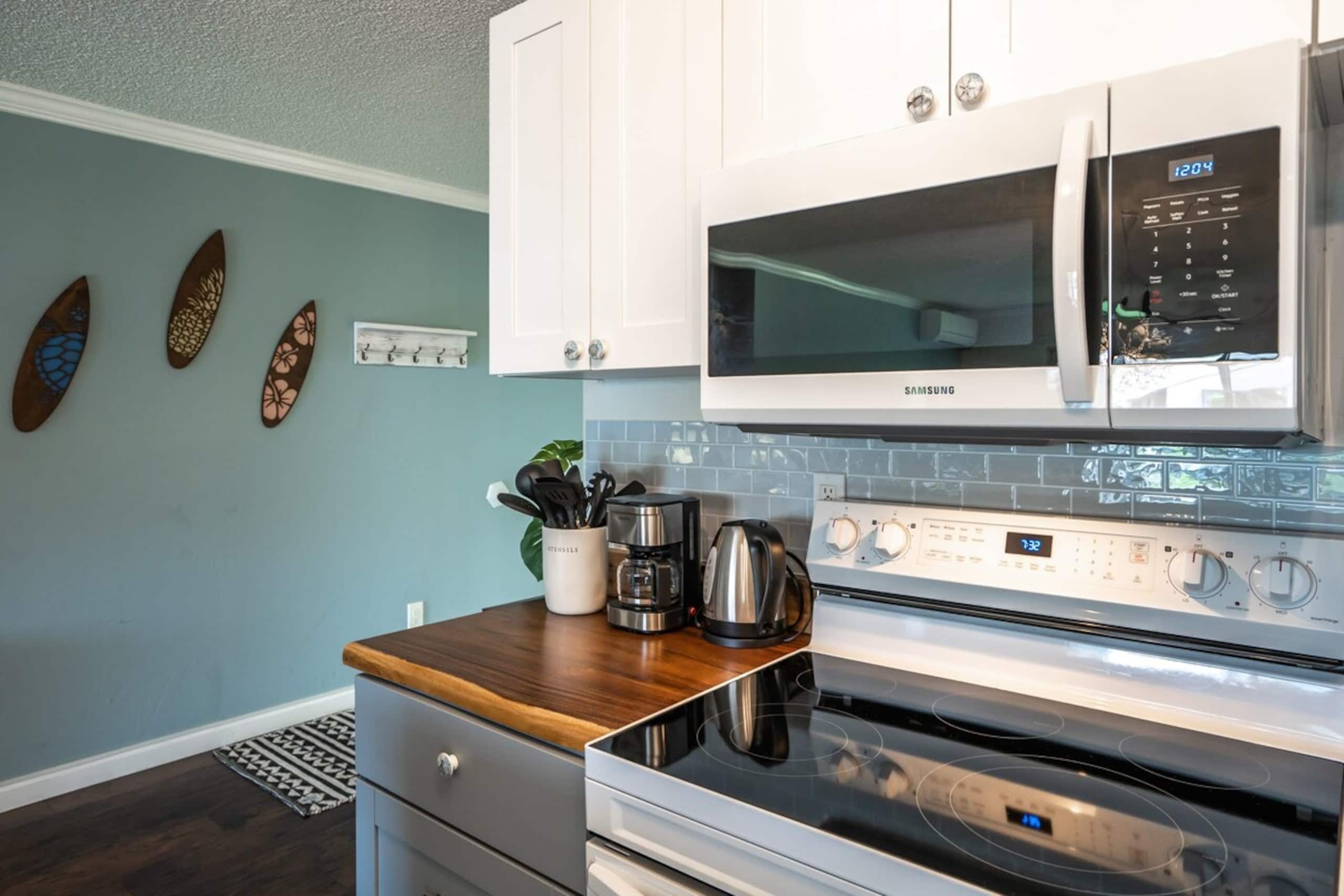 Airy and Updated Condo Across from Kam-III Beach - Photo 12
