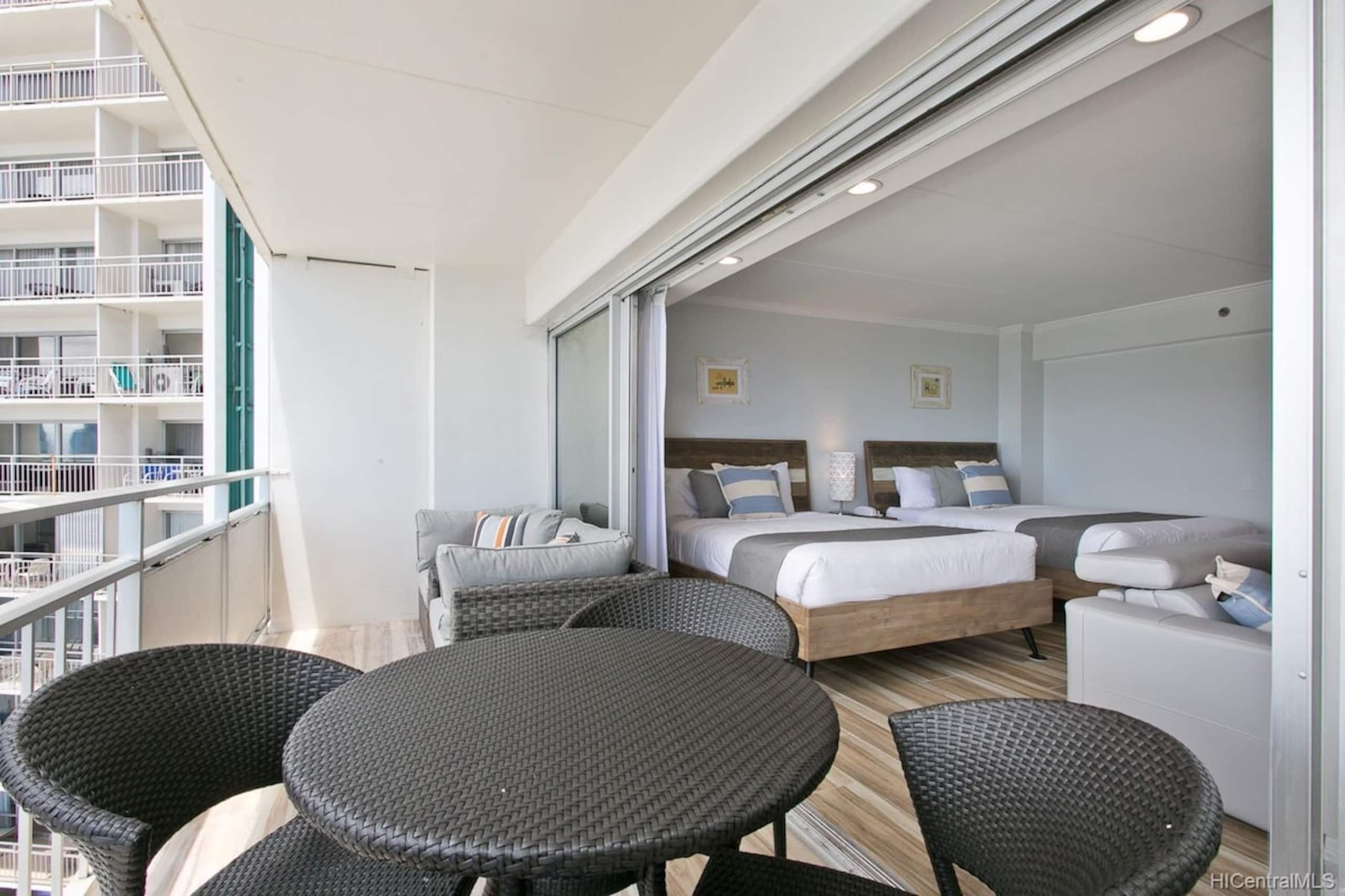 New Listing Sleeps 6 Waikiki OceanView w/Parking - Photo 9