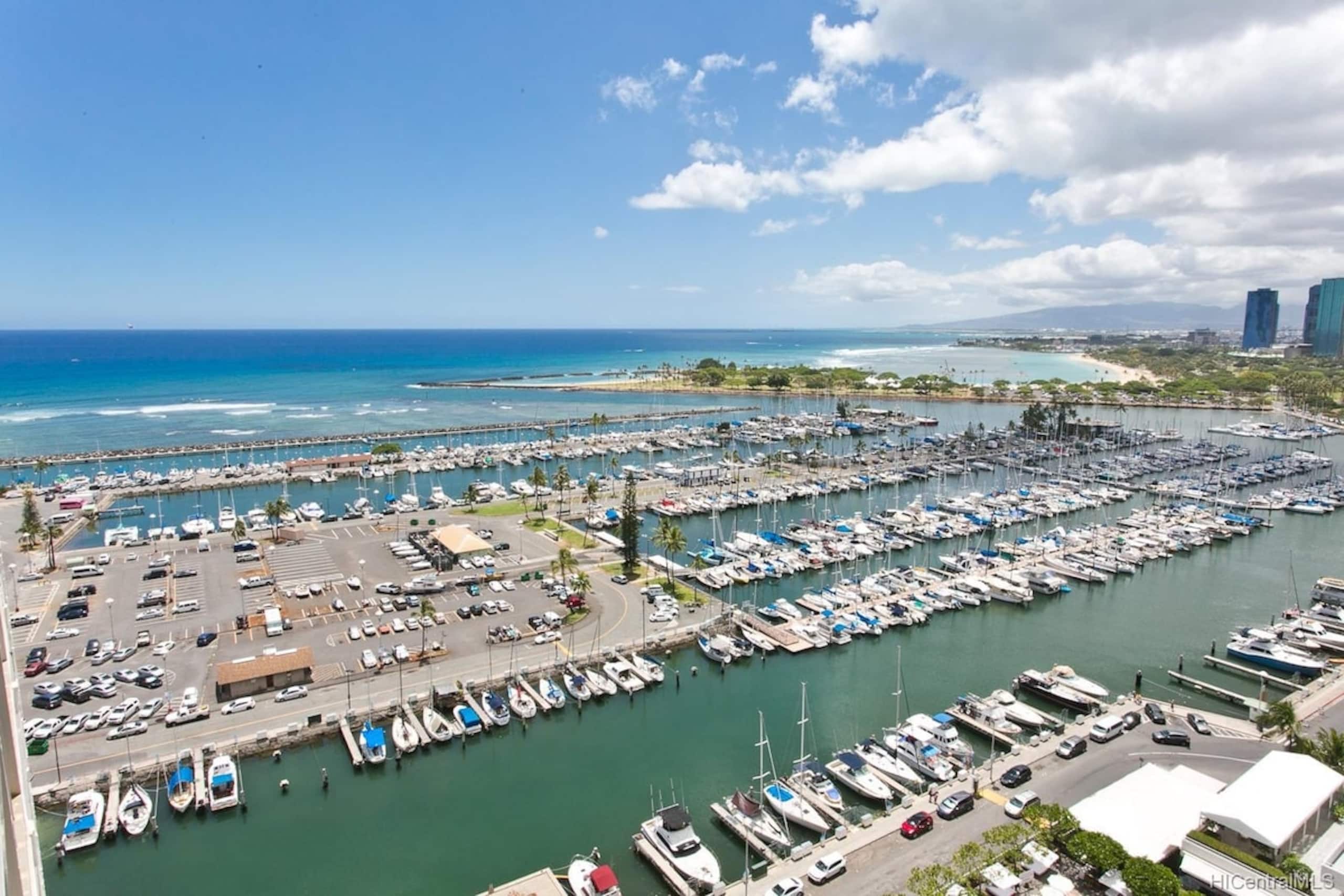 New Listing Sleeps 6 Waikiki OceanView w/Parking - Photo 29