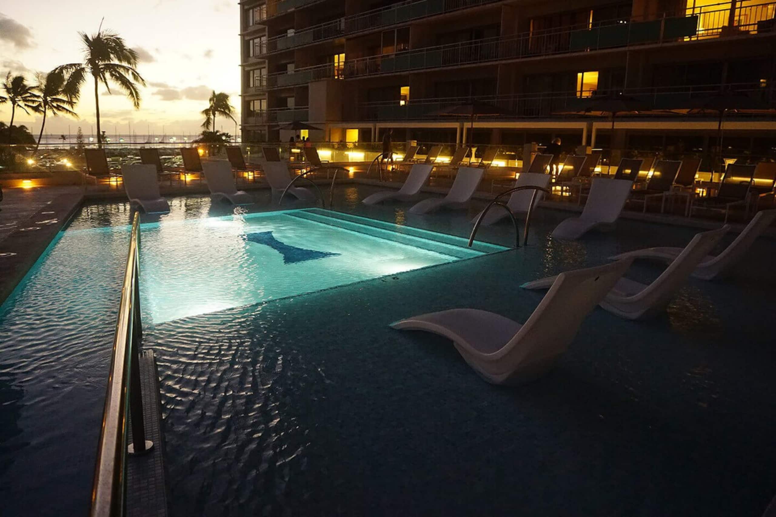 New Listing Sleeps 6 Waikiki OceanView w/Parking - Photo 31