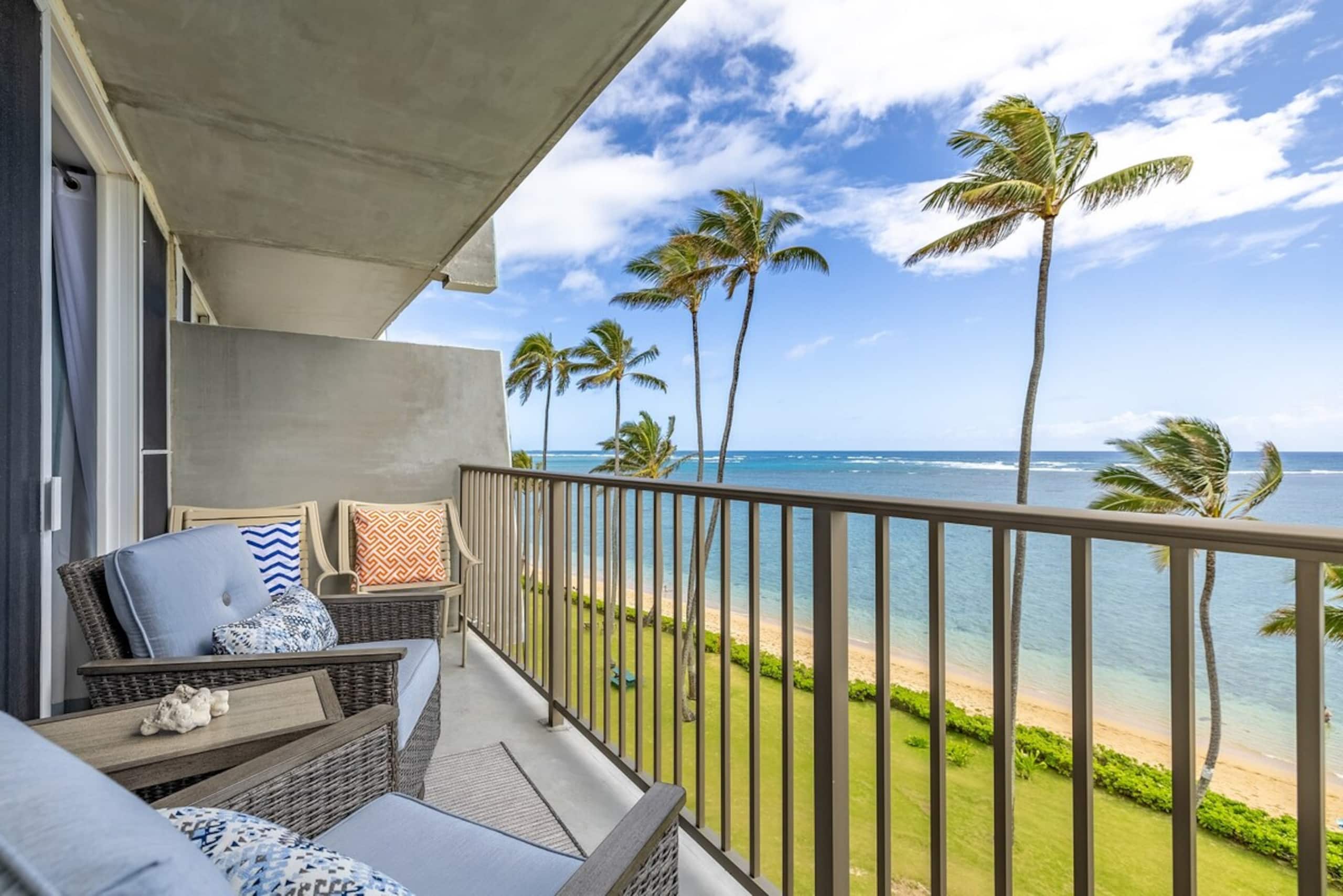 Beachfront Condo with Stunning Ocean Views - Photo 6