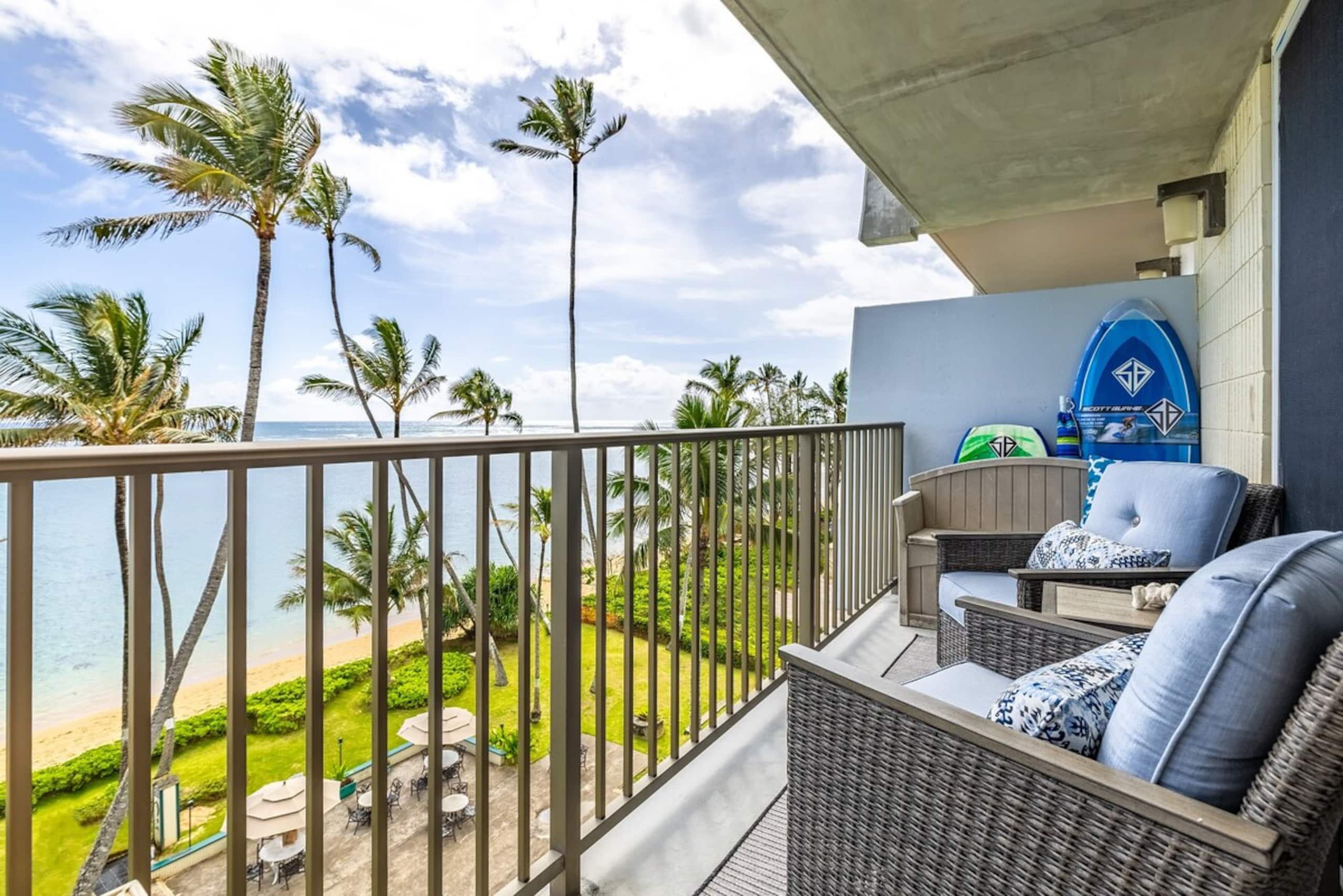 Beachfront Condo with Stunning Ocean Views - Photo 4
