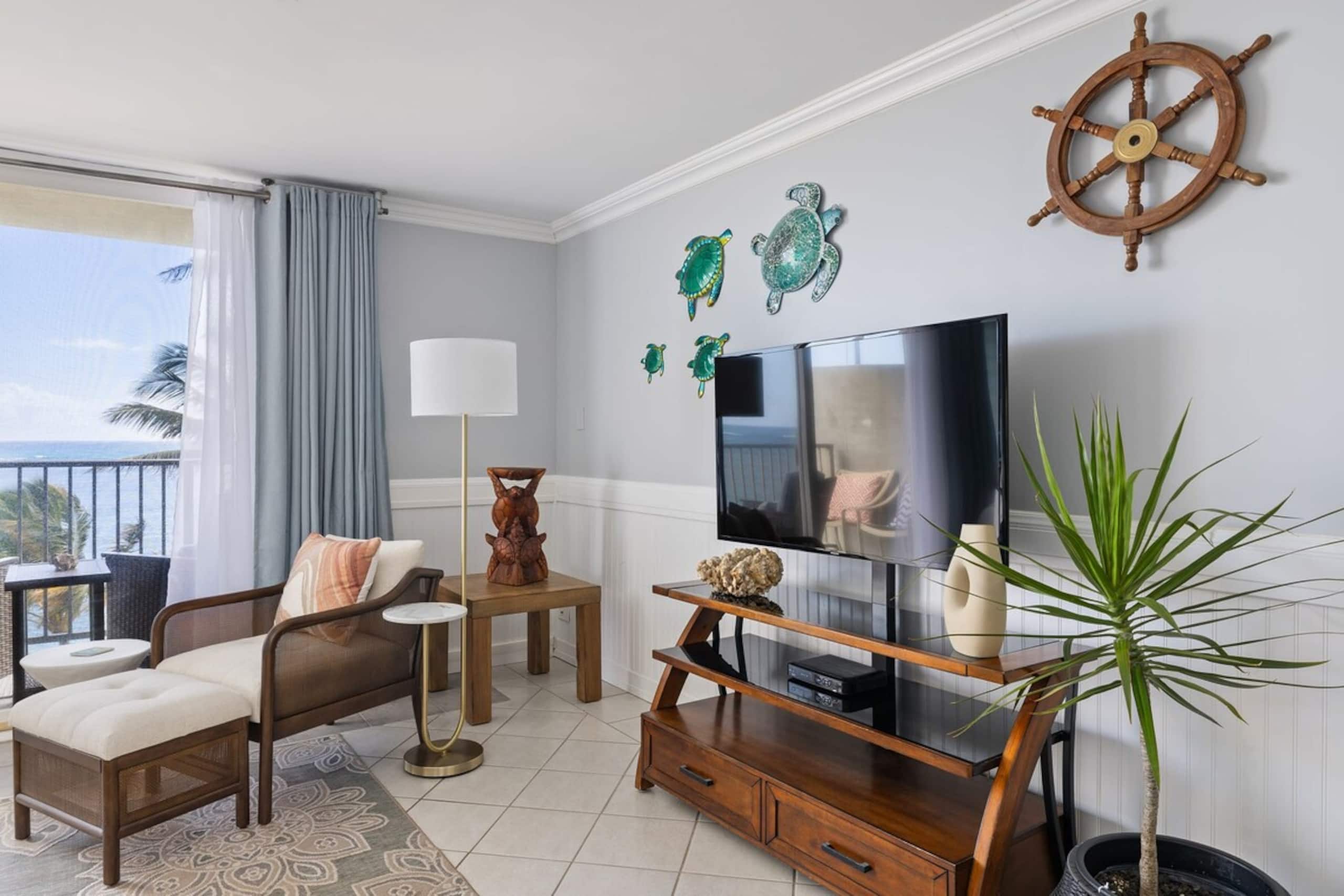 Beachfront Condo with Stunning Ocean Views - Photo 10