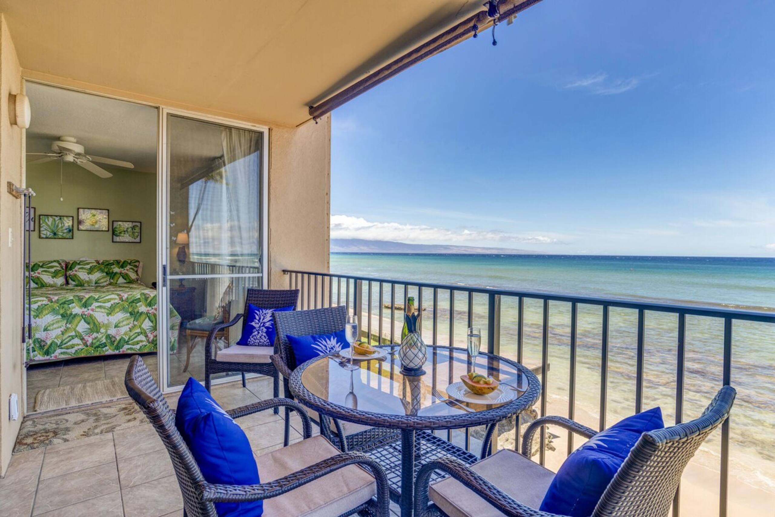 Corner condo with direct beach access - Photo 14