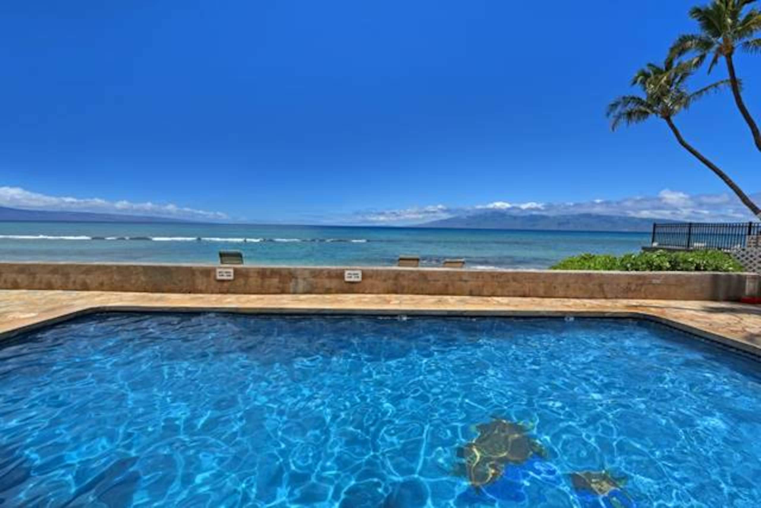 Corner condo with direct beach access - Photo 25